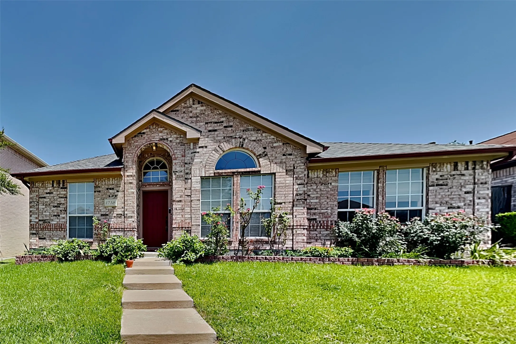 Single Family Residence For Rent in Denton County , 1716 Alpine Drive, Carrollton, Texas 75007, 3 Bedroom, 2 Bathroom, 2 Garage spaces, 2,021 Sqft, built in 1998, mls#21340357, Real Estate Agent in Carrollton, Homes For Rent in Denton county, Homes For Rent in Carrollton, Realtor in Carrollton Texas, Real Estate Brokerage Independent Realty Texas, Luminita Cordes Realtor