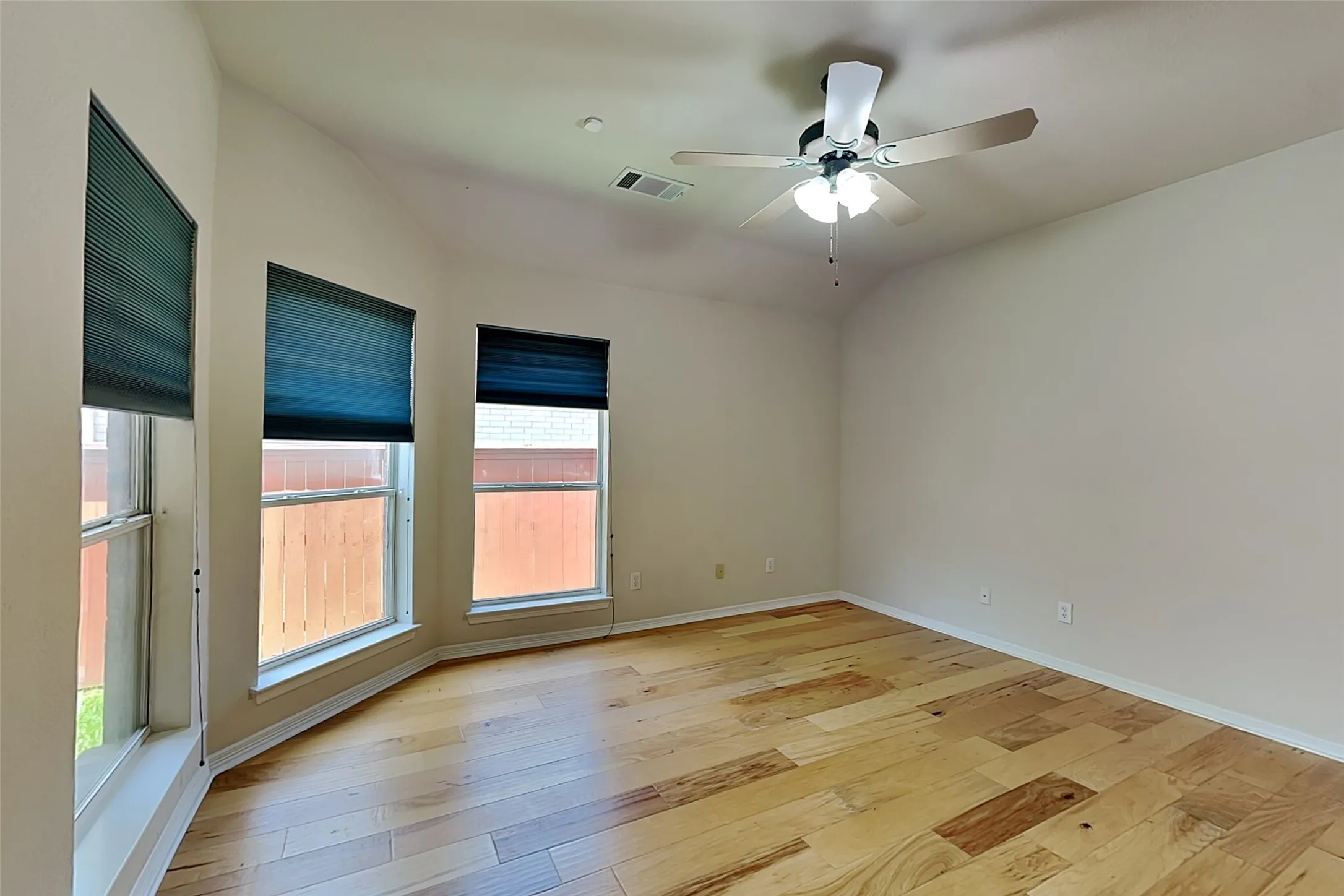 Single Family Residence For Rent in Denton County , 1716 Alpine Drive, Carrollton, Texas 75007, 3 Bedroom, 2 Bathroom, 2 Garage spaces, 2,021 Sqft, built in 1998, mls#21340357, Real Estate Agent in Carrollton, Homes For Rent in Denton county, Homes For Rent in Carrollton, Realtor in Carrollton Texas, Real Estate Brokerage Independent Realty Texas, Luminita Cordes Realtor