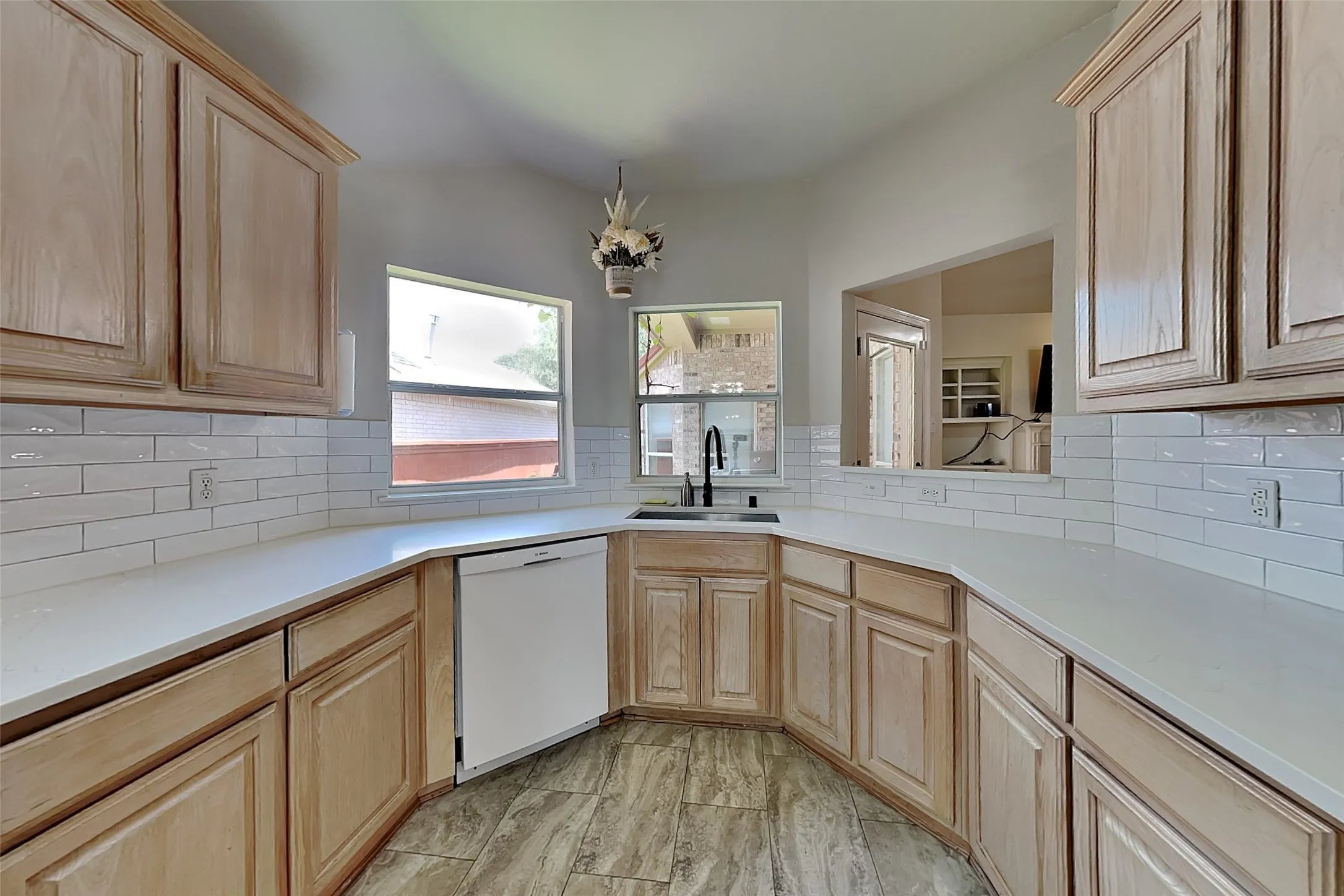 Single Family Residence For Rent in Denton County , 1716 Alpine Drive, Carrollton, Texas 75007, 3 Bedroom, 2 Bathroom, 2 Garage spaces, 2,021 Sqft, built in 1998, mls#21340357, Real Estate Agent in Carrollton, Homes For Rent in Denton county, Homes For Rent in Carrollton, Realtor in Carrollton Texas, Real Estate Brokerage Independent Realty Texas, Luminita Cordes Realtor