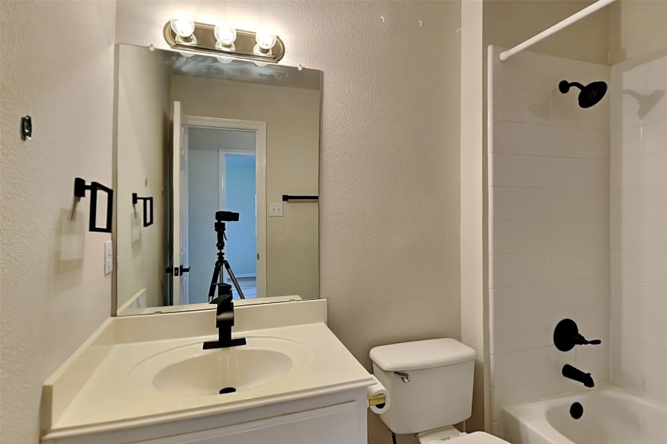 Single Family Residence For Rent in Denton County , 1716 Alpine Drive, Carrollton, Texas 75007, 3 Bedroom, 2 Bathroom, 2 Garage spaces, 2,021 Sqft, built in 1998, mls#21340357, Real Estate Agent in Carrollton, Homes For Rent in Denton county, Homes For Rent in Carrollton, Realtor in Carrollton Texas, Real Estate Brokerage Independent Realty Texas, Luminita Cordes Realtor