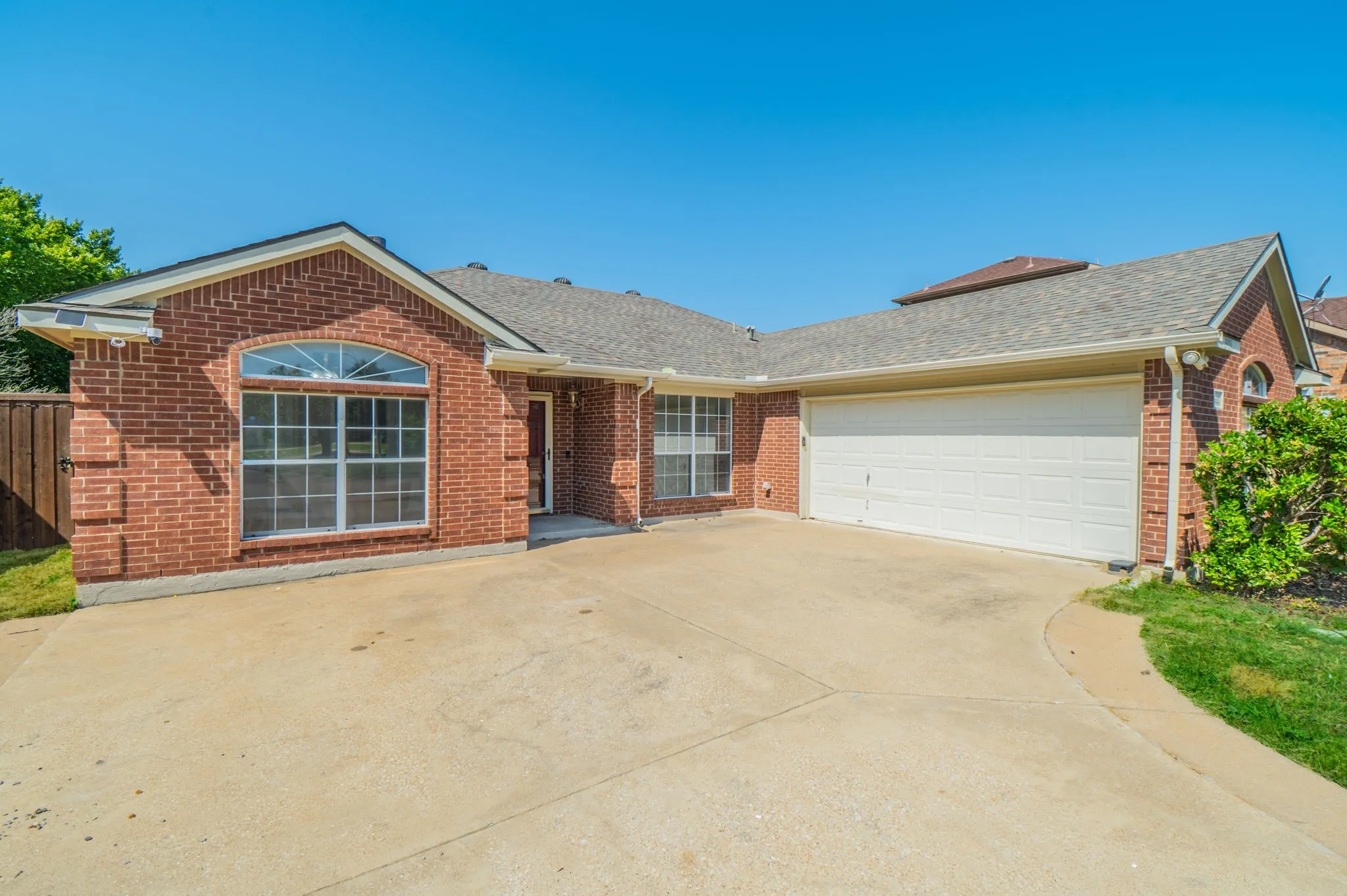 Single Family Residence For Sale in Dallas County , 3901 Georgetown Drive, Sachse, Texas 75048, 4 Bedroom, 2 Bathroom, 2 Garage spaces, 2,006 Sqft, built in 1999, mls#21338187, Real Estate Agent in Sachse, Homes For Sale in Dallas county, Homes For Sale in Sachse, Realtor in Sachse Texas, Real Estate Brokerage Independent Realty Texas, Luminita Cordes Realtor