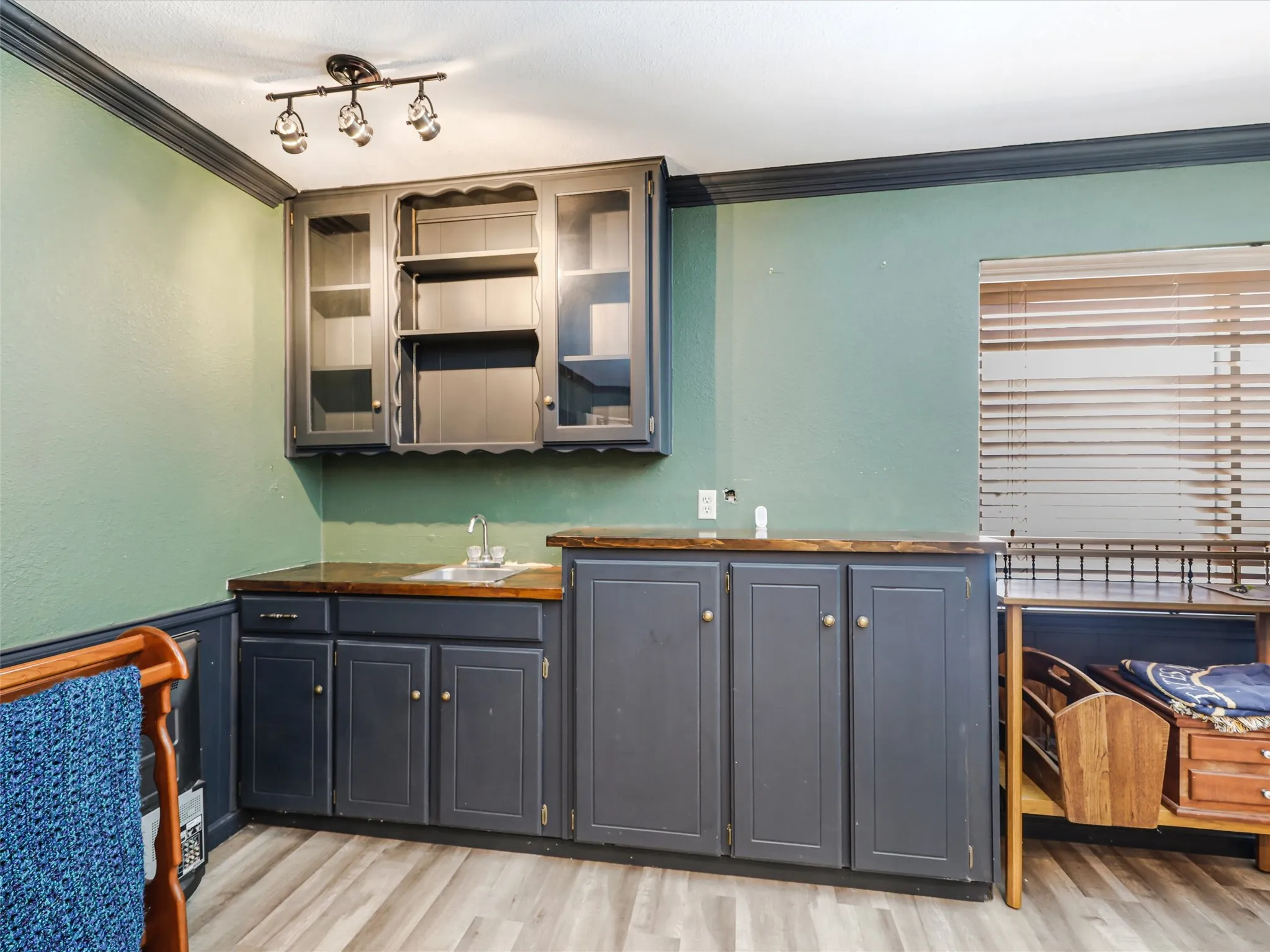 Single Family Residence For Sale in Tarrant County , 6404 Suncrest Court, North Richland Hills, Texas 76180, 3 Bedroom, 2 Bathroom, 2 Garage spaces, 2,240 Sqft, built in 1979, mls#21337409, Real Estate Agent in North Richland Hills, Homes For Sale in Tarrant county, Homes For Sale in North Richland Hills, Realtor in North Richland Hills Texas, Real Estate Brokerage Independent Realty Texas, Luminita Cordes Realtor