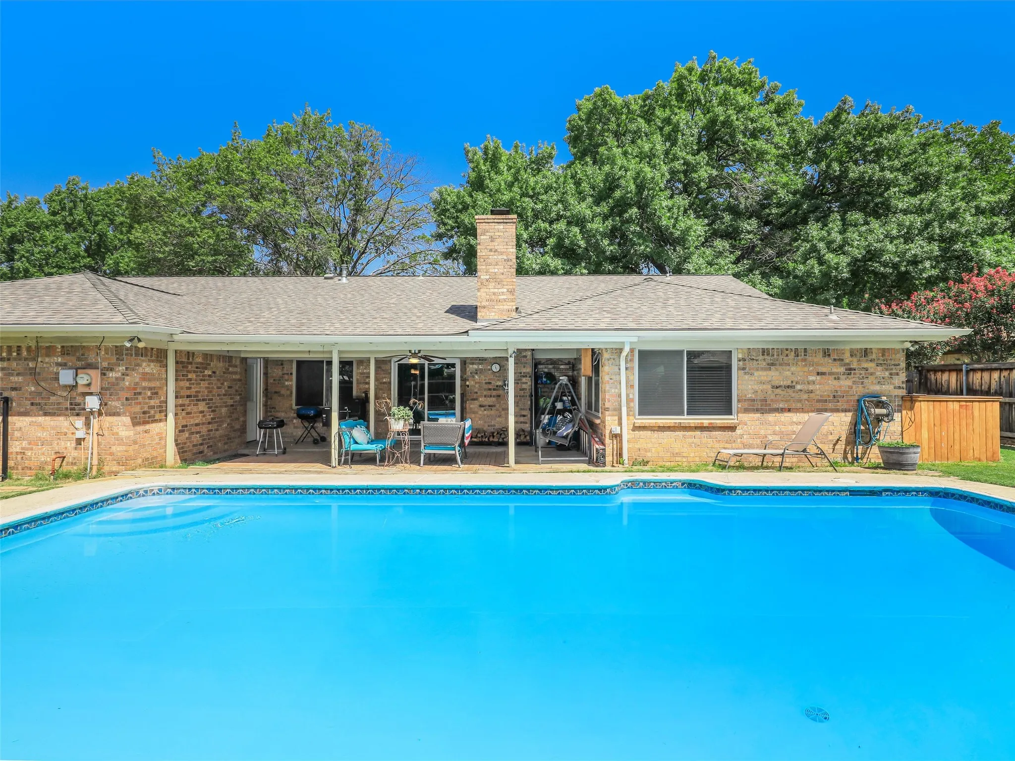 Single Family Residence For Sale in Tarrant County , 6404 Suncrest Court, North Richland Hills, Texas 76180, 3 Bedroom, 2 Bathroom, 2 Garage spaces, 2,240 Sqft, built in 1979, mls#21337409, Real Estate Agent in North Richland Hills, Homes For Sale in Tarrant county, Homes For Sale in North Richland Hills, Realtor in North Richland Hills Texas, Real Estate Brokerage Independent Realty Texas, Luminita Cordes Realtor