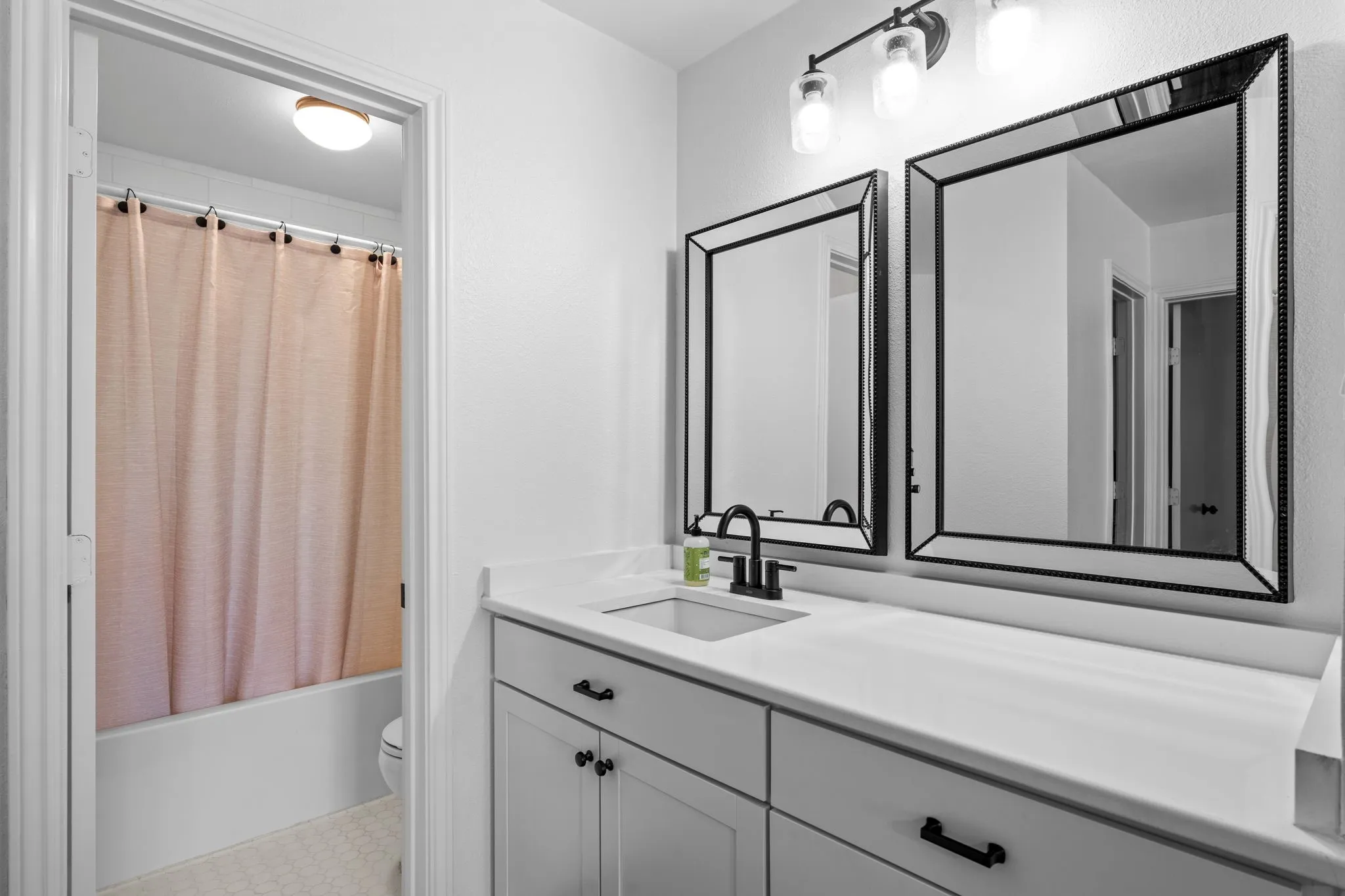 Single Family Residence For Sale in Collin County , 8400 Hickory Street 103, Frisco, Texas 75034, 1 Bedroom, 2 Bathroom, 1 Garage spaces, 884 Sqft, built in 1987, mls#21340493, Real Estate Agent in Frisco, Homes For Sale in Collin county, Homes For Sale in Frisco, Realtor in Frisco Texas, Real Estate Brokerage Independent Realty Texas, Luminita Cordes Realtor