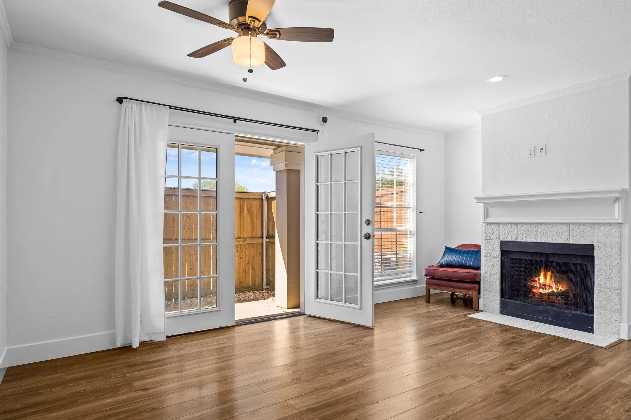 Single Family Residence For Sale in Collin County , 8400 Hickory Street 103, Frisco, Texas 75034, 1 Bedroom, 2 Bathroom, 1 Garage spaces, 884 Sqft, built in 1987, mls#21340493, Real Estate Agent in Frisco, Homes For Sale in Collin county, Homes For Sale in Frisco, Realtor in Frisco Texas, Real Estate Brokerage Independent Realty Texas, Luminita Cordes Realtor