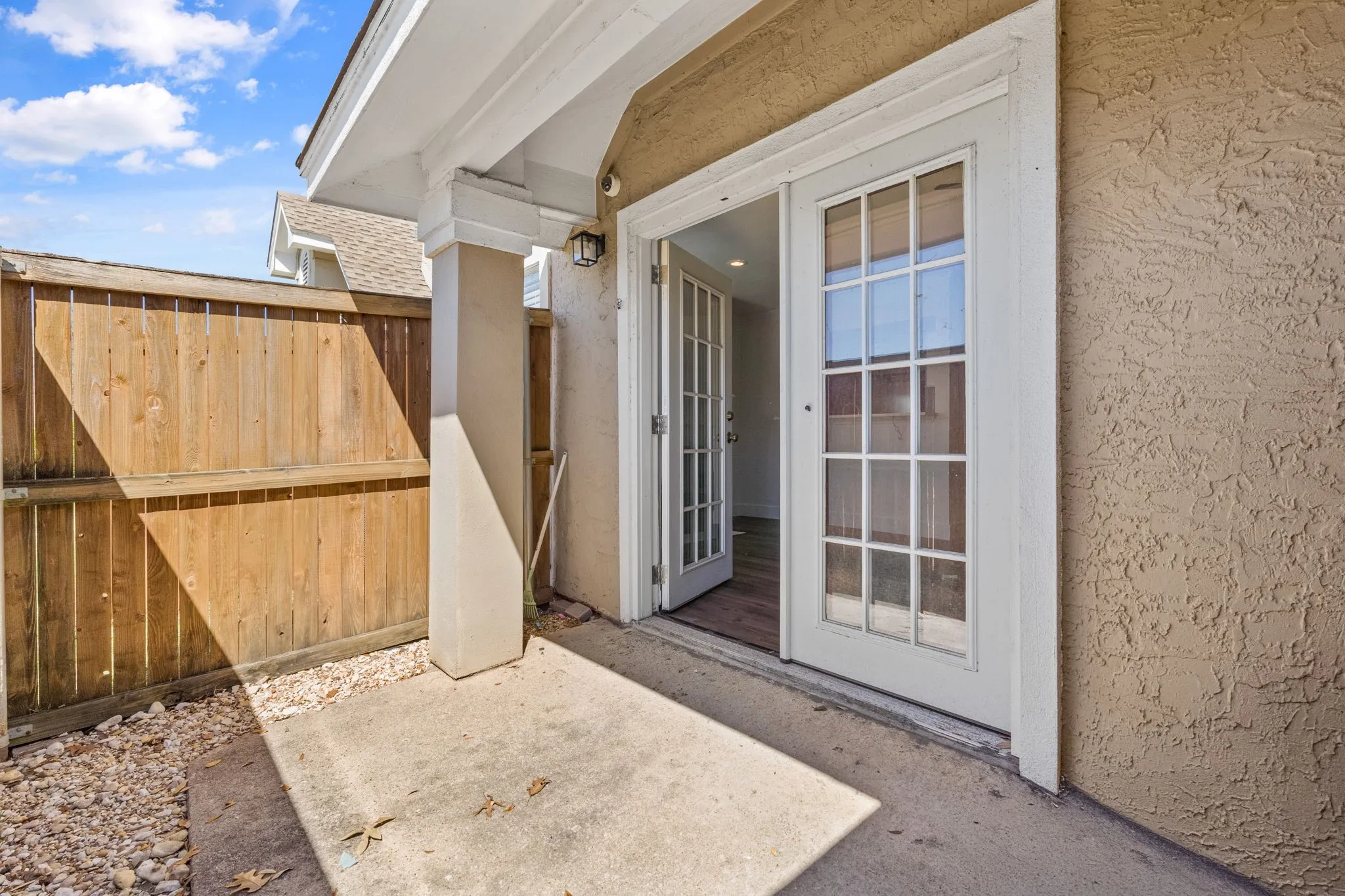 Single Family Residence For Sale in Collin County , 8400 Hickory Street 103, Frisco, Texas 75034, 1 Bedroom, 2 Bathroom, 1 Garage spaces, 884 Sqft, built in 1987, mls#21340493, Real Estate Agent in Frisco, Homes For Sale in Collin county, Homes For Sale in Frisco, Realtor in Frisco Texas, Real Estate Brokerage Independent Realty Texas, Luminita Cordes Realtor