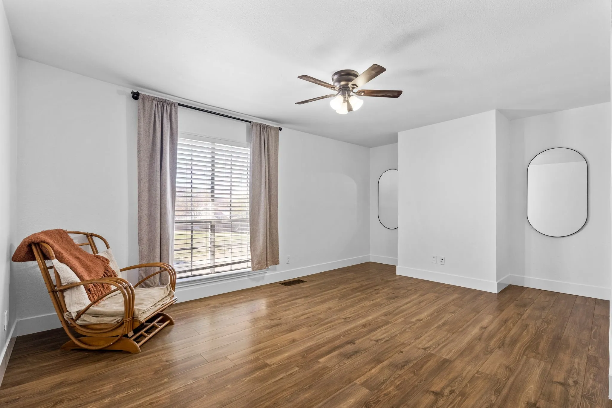 Single Family Residence For Sale in Collin County , 8400 Hickory Street 103, Frisco, Texas 75034, 1 Bedroom, 2 Bathroom, 1 Garage spaces, 884 Sqft, built in 1987, mls#21340493, Real Estate Agent in Frisco, Homes For Sale in Collin county, Homes For Sale in Frisco, Realtor in Frisco Texas, Real Estate Brokerage Independent Realty Texas, Luminita Cordes Realtor