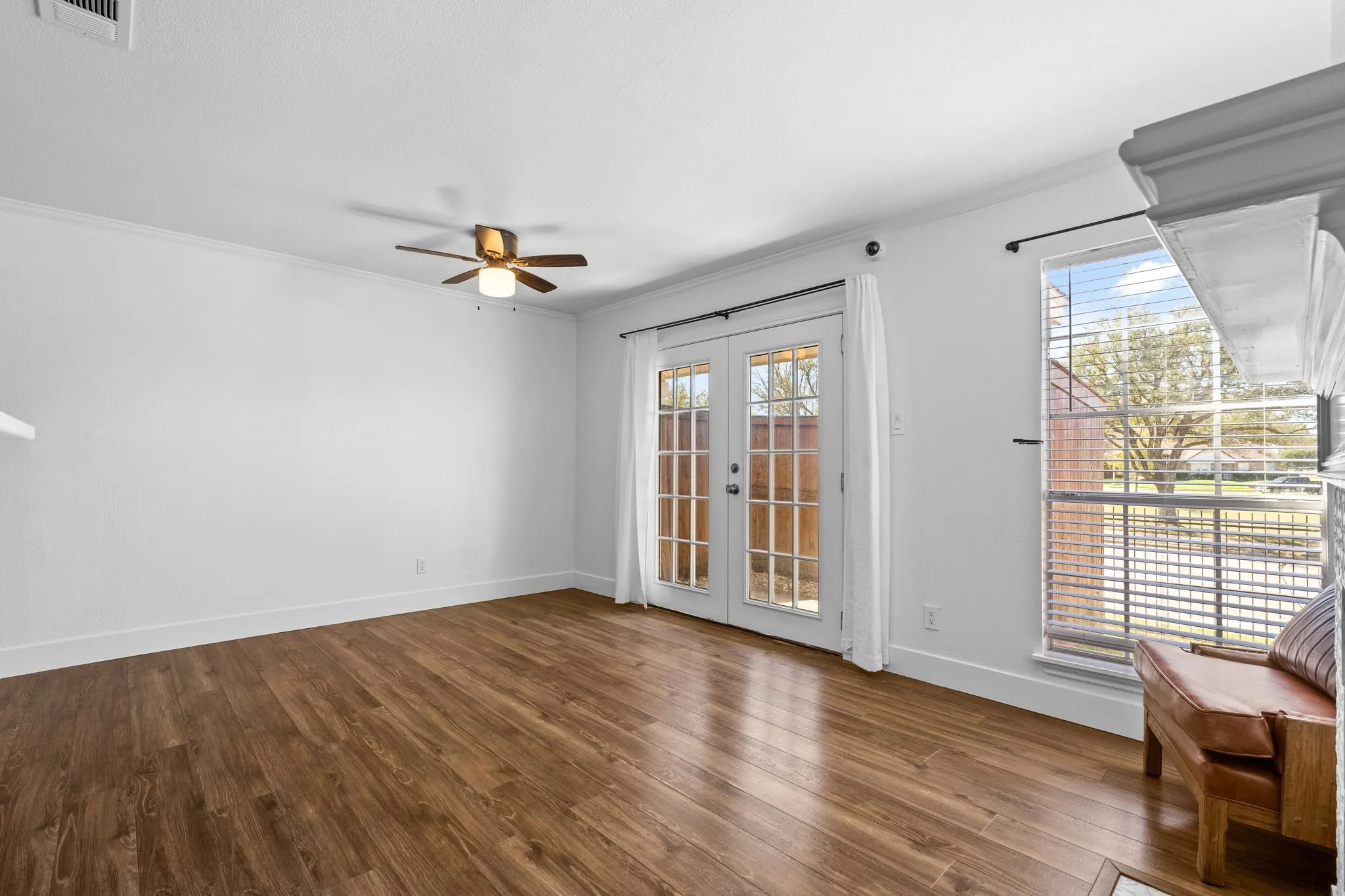 Single Family Residence For Sale in Collin County , 8400 Hickory Street 103, Frisco, Texas 75034, 1 Bedroom, 2 Bathroom, 1 Garage spaces, 884 Sqft, built in 1987, mls#21340493, Real Estate Agent in Frisco, Homes For Sale in Collin county, Homes For Sale in Frisco, Realtor in Frisco Texas, Real Estate Brokerage Independent Realty Texas, Luminita Cordes Realtor