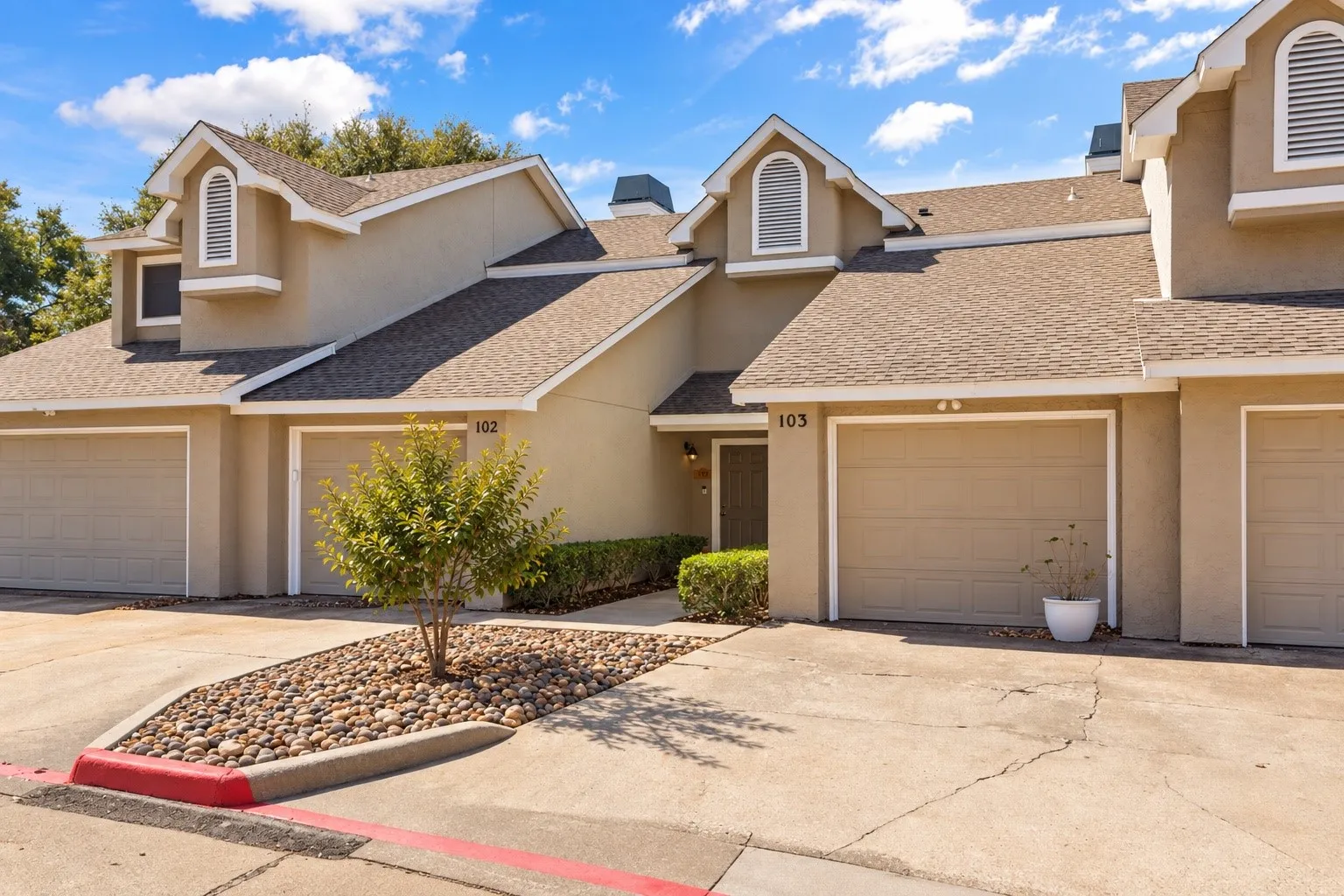 Single Family Residence For Sale in Collin County , 8400 Hickory Street 103, Frisco, Texas 75034, 1 Bedroom, 2 Bathroom, 1 Garage spaces, 884 Sqft, built in 1987, mls#21340493, Real Estate Agent in Frisco, Homes For Sale in Collin county, Homes For Sale in Frisco, Realtor in Frisco Texas, Real Estate Brokerage Independent Realty Texas, Luminita Cordes Realtor
