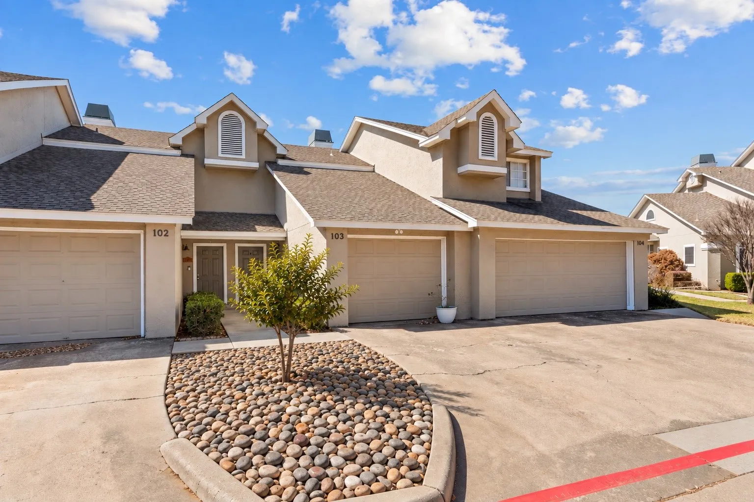 Single Family Residence For Sale in Collin County , 8400 Hickory Street 103, Frisco, Texas 75034, 1 Bedroom, 2 Bathroom, 1 Garage spaces, 884 Sqft, built in 1987, mls#21340493, Real Estate Agent in Frisco, Homes For Sale in Collin county, Homes For Sale in Frisco, Realtor in Frisco Texas, Real Estate Brokerage Independent Realty Texas, Luminita Cordes Realtor