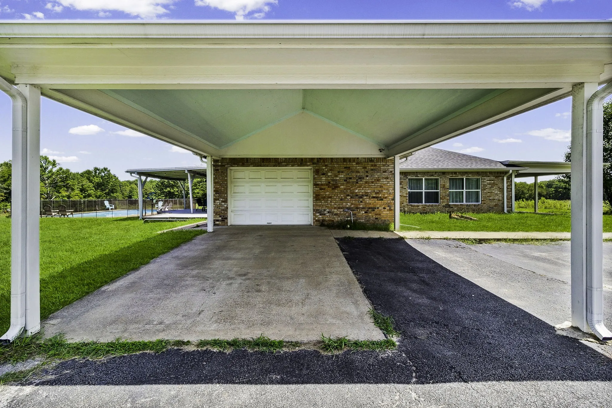 Single Family Residence For Sale in Anderson County , 804 AN County Road 164, Elkhart, Texas 75839, 4 Bedroom, 3 Bathroom, 1 Garage spaces, 2,730 Sqft, built in 2003, mls#21336942, Real Estate Agent in Elkhart, Homes For Sale in Anderson county, Homes For Sale in Elkhart, Realtor in Elkhart Texas, Real Estate Brokerage Independent Realty Texas, Luminita Cordes Realtor