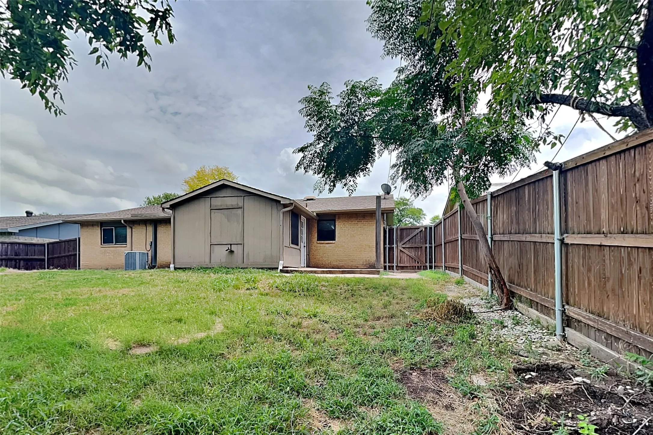 Single Family Residence For Rent in Collin County , 1913 Briarwood Drive, Plano, Texas 75074, 4 Bedroom, 2 Bathroom, Garage spaces, 1,277 Sqft, built in 1971, mls#21340355, Real Estate Agent in Plano, Homes For Rent in Collin county, Homes For Rent in Plano, Realtor in Plano Texas, Real Estate Brokerage Independent Realty Texas, Luminita Cordes Realtor