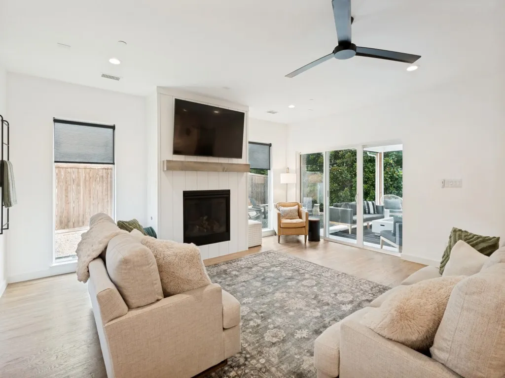 Single Family Residence For Sale in Tarrant County , 972 Meadow Bend Loop S, Grapevine, Texas 76051, 4 Bedroom, 4 Bathroom, 2 Garage spaces, 3,023 Sqft, built in 2020, mls#21339585, Real Estate Agent in Grapevine, Homes For Sale in Tarrant county, Homes For Sale in Grapevine, Realtor in Grapevine Texas, Real Estate Brokerage Independent Realty Texas, Luminita Cordes Realtor