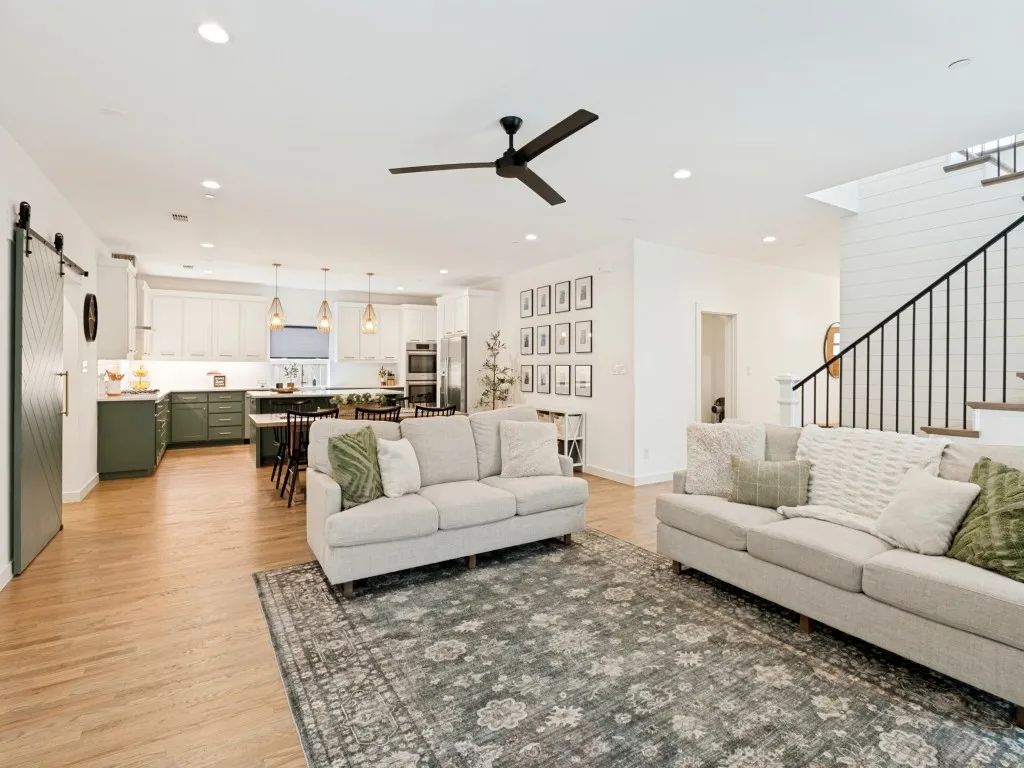 Single Family Residence For Sale in Tarrant County , 972 Meadow Bend Loop S, Grapevine, Texas 76051, 4 Bedroom, 4 Bathroom, 2 Garage spaces, 3,023 Sqft, built in 2020, mls#21339585, Real Estate Agent in Grapevine, Homes For Sale in Tarrant county, Homes For Sale in Grapevine, Realtor in Grapevine Texas, Real Estate Brokerage Independent Realty Texas, Luminita Cordes Realtor