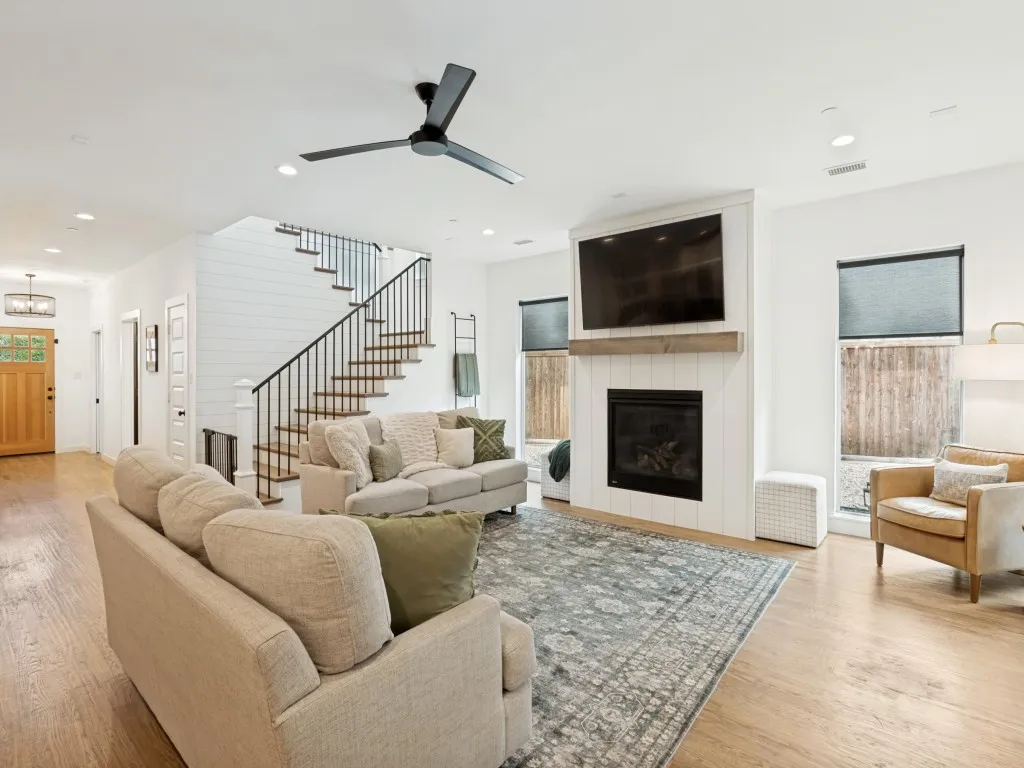 Single Family Residence For Sale in Tarrant County , 972 Meadow Bend Loop S, Grapevine, Texas 76051, 4 Bedroom, 4 Bathroom, 2 Garage spaces, 3,023 Sqft, built in 2020, mls#21339585, Real Estate Agent in Grapevine, Homes For Sale in Tarrant county, Homes For Sale in Grapevine, Realtor in Grapevine Texas, Real Estate Brokerage Independent Realty Texas, Luminita Cordes Realtor
