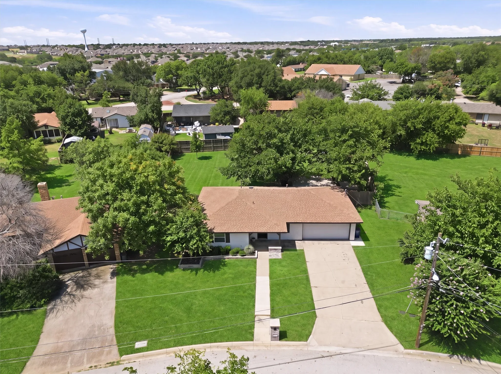 Single Family Residence For Sale in Denton County , 332 S Sealy Avenue, Justin, Texas 76247, 3 Bedroom, 2 Bathroom, 2 Garage spaces, 1,326 Sqft, built in 1984, mls#21334910, Real Estate Agent in Justin, Homes For Sale in Denton county, Homes For Sale in Justin, Realtor in Justin Texas, Real Estate Brokerage Independent Realty Texas, Luminita Cordes Realtor