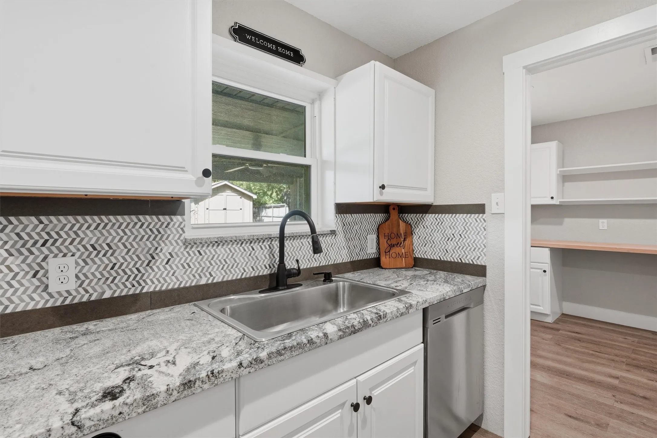 Single Family Residence For Sale in Denton County , 332 S Sealy Avenue, Justin, Texas 76247, 3 Bedroom, 2 Bathroom, 2 Garage spaces, 1,326 Sqft, built in 1984, mls#21334910, Real Estate Agent in Justin, Homes For Sale in Denton county, Homes For Sale in Justin, Realtor in Justin Texas, Real Estate Brokerage Independent Realty Texas, Luminita Cordes Realtor