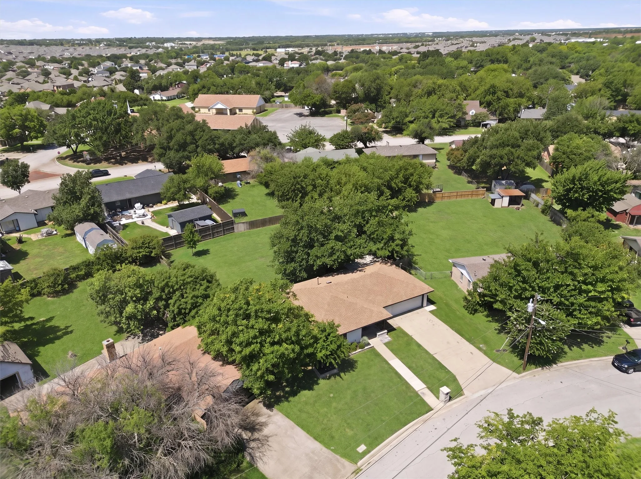 Single Family Residence For Sale in Denton County , 332 S Sealy Avenue, Justin, Texas 76247, 3 Bedroom, 2 Bathroom, 2 Garage spaces, 1,326 Sqft, built in 1984, mls#21334910, Real Estate Agent in Justin, Homes For Sale in Denton county, Homes For Sale in Justin, Realtor in Justin Texas, Real Estate Brokerage Independent Realty Texas, Luminita Cordes Realtor