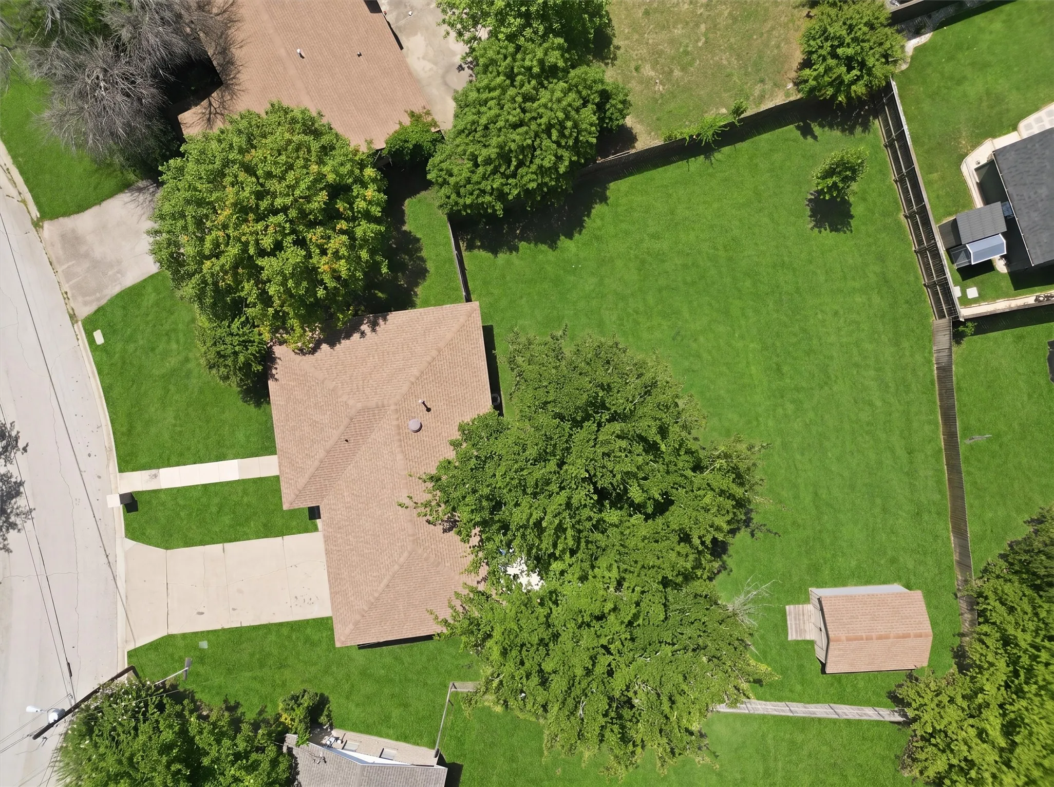 Single Family Residence For Sale in Denton County , 332 S Sealy Avenue, Justin, Texas 76247, 3 Bedroom, 2 Bathroom, 2 Garage spaces, 1,326 Sqft, built in 1984, mls#21334910, Real Estate Agent in Justin, Homes For Sale in Denton county, Homes For Sale in Justin, Realtor in Justin Texas, Real Estate Brokerage Independent Realty Texas, Luminita Cordes Realtor