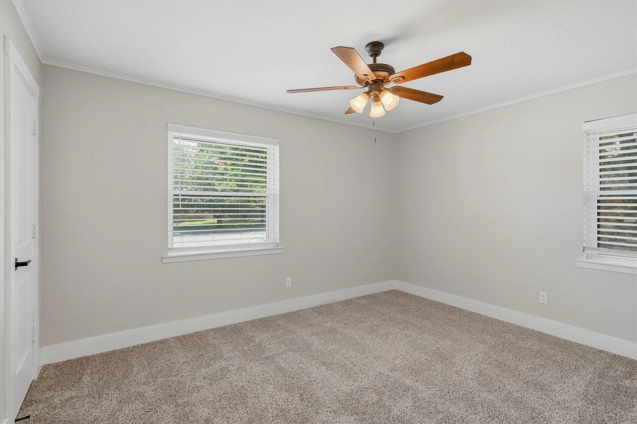 Single Family Residence For Sale in Denton County , 332 S Sealy Avenue, Justin, Texas 76247, 3 Bedroom, 2 Bathroom, 2 Garage spaces, 1,326 Sqft, built in 1984, mls#21334910, Real Estate Agent in Justin, Homes For Sale in Denton county, Homes For Sale in Justin, Realtor in Justin Texas, Real Estate Brokerage Independent Realty Texas, Luminita Cordes Realtor