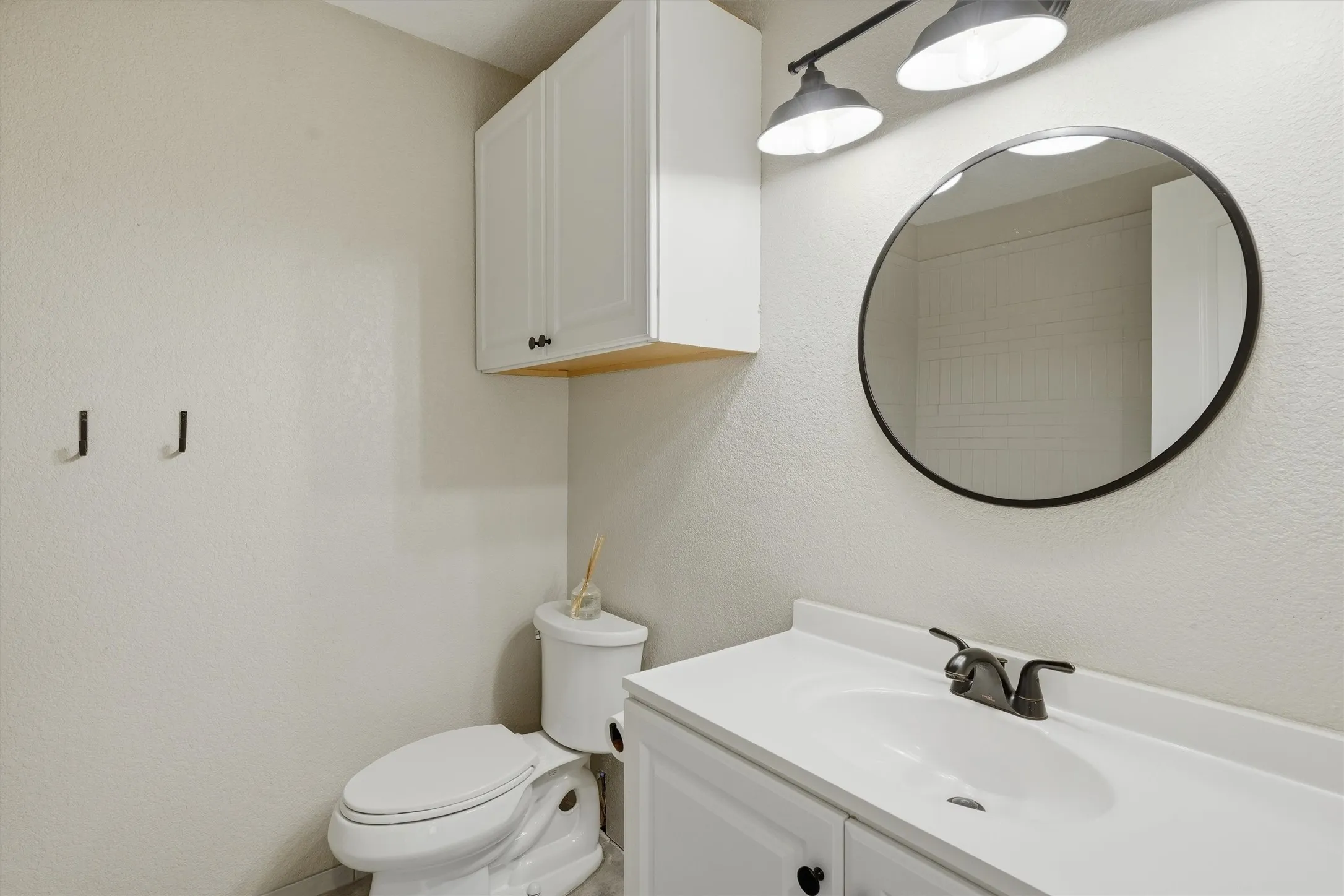 Single Family Residence For Sale in Denton County , 332 S Sealy Avenue, Justin, Texas 76247, 3 Bedroom, 2 Bathroom, 2 Garage spaces, 1,326 Sqft, built in 1984, mls#21334910, Real Estate Agent in Justin, Homes For Sale in Denton county, Homes For Sale in Justin, Realtor in Justin Texas, Real Estate Brokerage Independent Realty Texas, Luminita Cordes Realtor