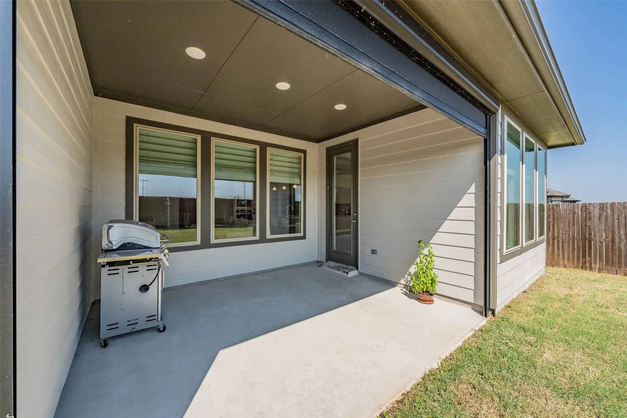 Single Family Residence For Sale in Tarrant County , 918 Hawthorn Lane, Mansfield, Texas 76063, 3 Bedroom, 3 Bathroom, 2 Garage spaces, 2,091 Sqft, built in 2023, mls#21339442, Real Estate Agent in Mansfield, Homes For Sale in Tarrant county, Homes For Sale in Mansfield, Realtor in Mansfield Texas, Real Estate Brokerage Independent Realty Texas, Luminita Cordes Realtor