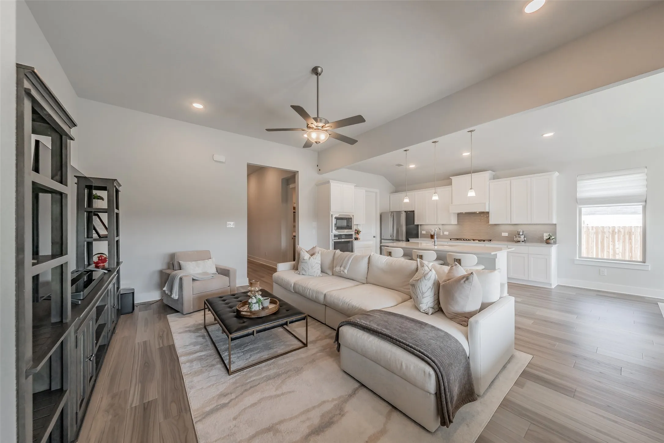 Single Family Residence For Sale in Tarrant County , 918 Hawthorn Lane, Mansfield, Texas 76063, 3 Bedroom, 3 Bathroom, 2 Garage spaces, 2,091 Sqft, built in 2023, mls#21339442, Real Estate Agent in Mansfield, Homes For Sale in Tarrant county, Homes For Sale in Mansfield, Realtor in Mansfield Texas, Real Estate Brokerage Independent Realty Texas, Luminita Cordes Realtor