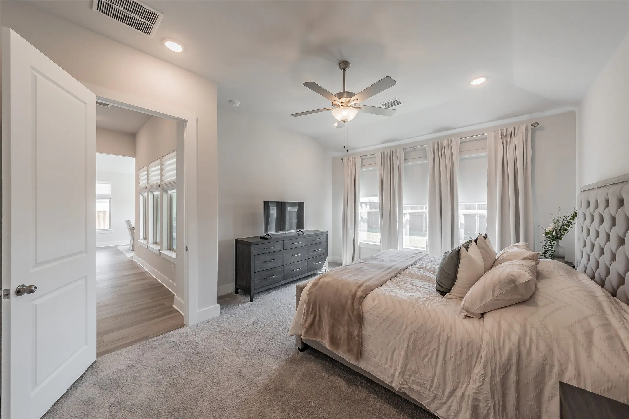 Single Family Residence For Sale in Tarrant County , 918 Hawthorn Lane, Mansfield, Texas 76063, 3 Bedroom, 3 Bathroom, 2 Garage spaces, 2,091 Sqft, built in 2023, mls#21339442, Real Estate Agent in Mansfield, Homes For Sale in Tarrant county, Homes For Sale in Mansfield, Realtor in Mansfield Texas, Real Estate Brokerage Independent Realty Texas, Luminita Cordes Realtor