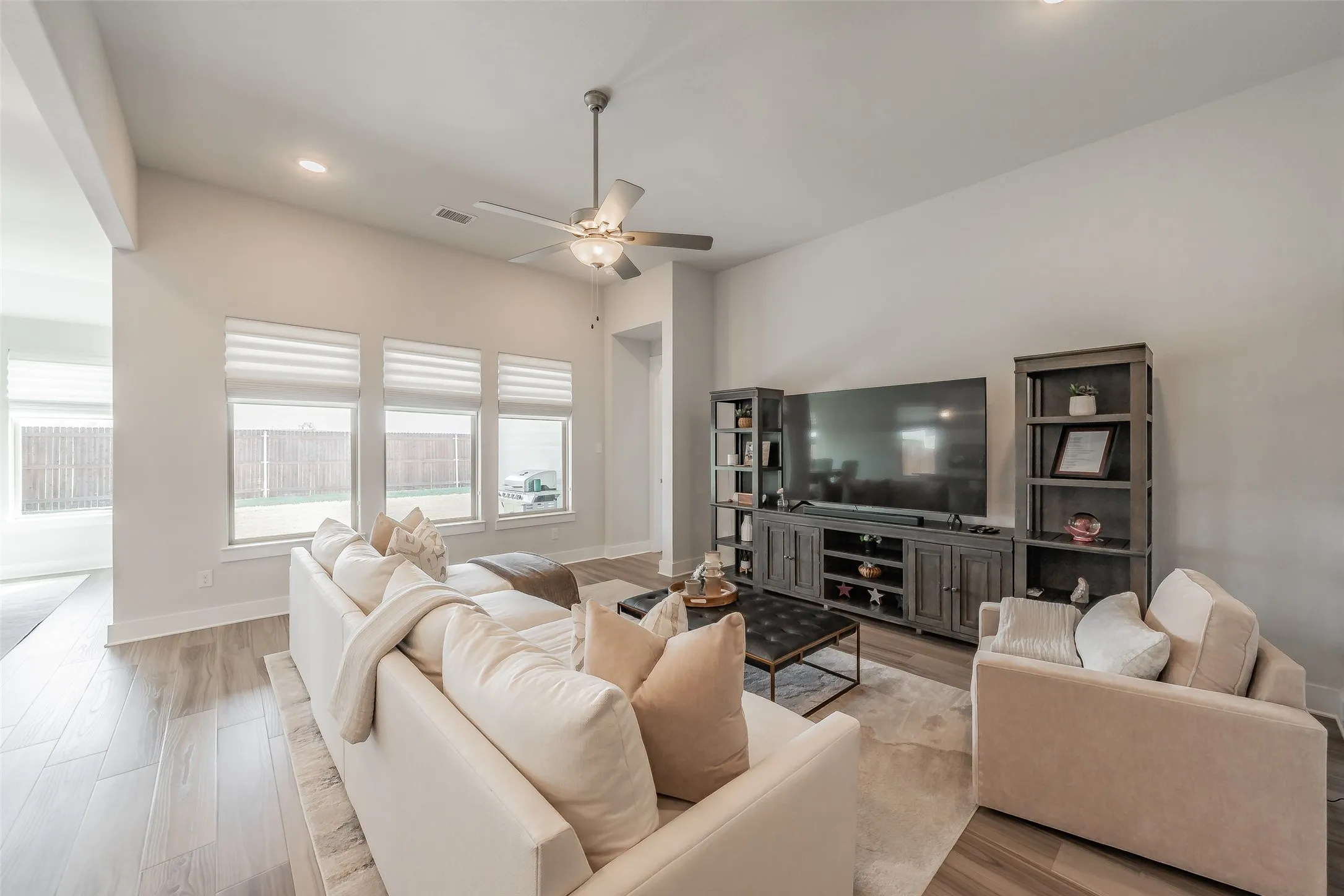 Single Family Residence For Sale in Tarrant County , 918 Hawthorn Lane, Mansfield, Texas 76063, 3 Bedroom, 3 Bathroom, 2 Garage spaces, 2,091 Sqft, built in 2023, mls#21339442, Real Estate Agent in Mansfield, Homes For Sale in Tarrant county, Homes For Sale in Mansfield, Realtor in Mansfield Texas, Real Estate Brokerage Independent Realty Texas, Luminita Cordes Realtor