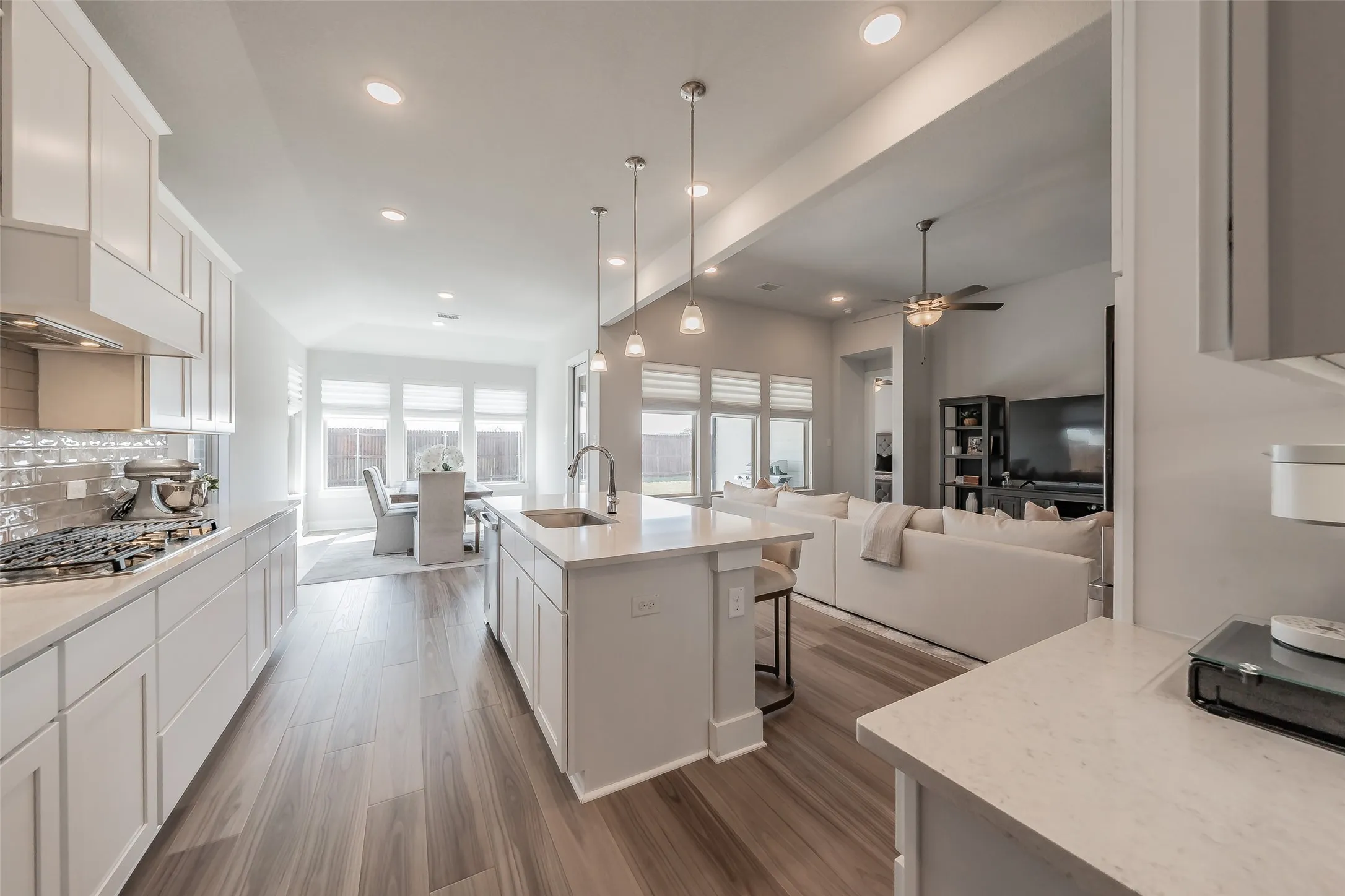 Single Family Residence For Sale in Tarrant County , 918 Hawthorn Lane, Mansfield, Texas 76063, 3 Bedroom, 3 Bathroom, 2 Garage spaces, 2,091 Sqft, built in 2023, mls#21339442, Real Estate Agent in Mansfield, Homes For Sale in Tarrant county, Homes For Sale in Mansfield, Realtor in Mansfield Texas, Real Estate Brokerage Independent Realty Texas, Luminita Cordes Realtor