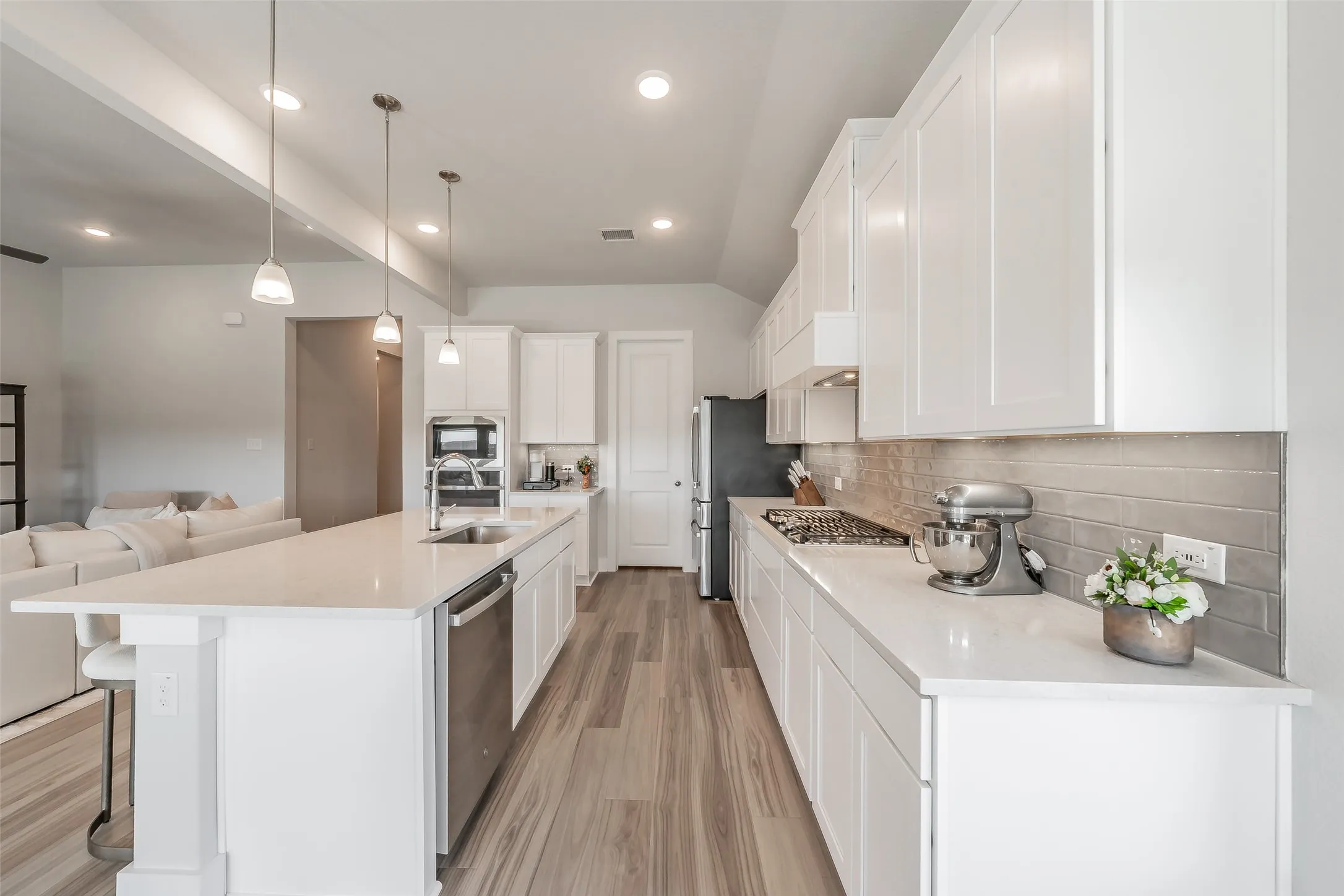 Single Family Residence For Sale in Tarrant County , 918 Hawthorn Lane, Mansfield, Texas 76063, 3 Bedroom, 3 Bathroom, 2 Garage spaces, 2,091 Sqft, built in 2023, mls#21339442, Real Estate Agent in Mansfield, Homes For Sale in Tarrant county, Homes For Sale in Mansfield, Realtor in Mansfield Texas, Real Estate Brokerage Independent Realty Texas, Luminita Cordes Realtor