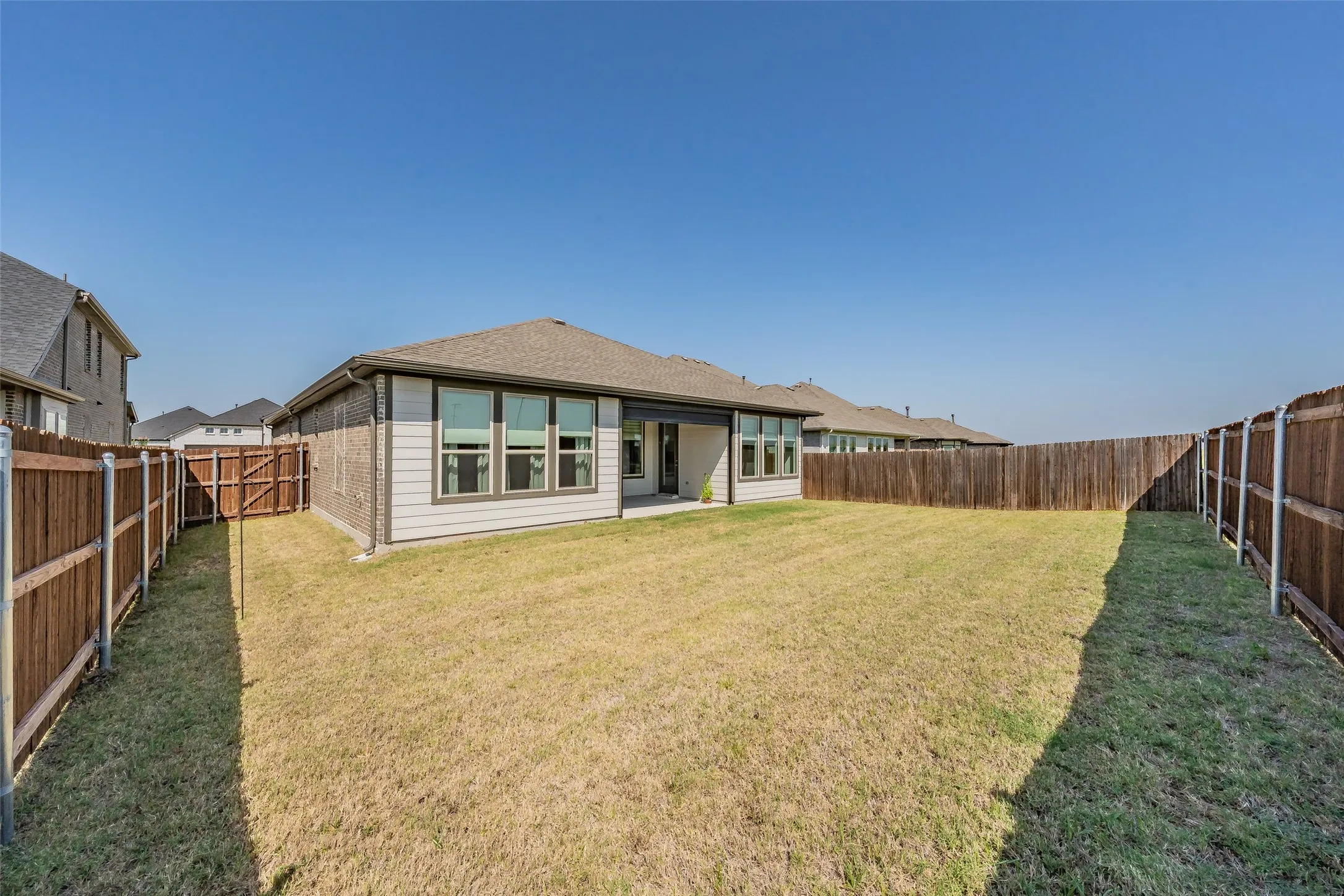 Single Family Residence For Sale in Tarrant County , 918 Hawthorn Lane, Mansfield, Texas 76063, 3 Bedroom, 3 Bathroom, 2 Garage spaces, 2,091 Sqft, built in 2023, mls#21339442, Real Estate Agent in Mansfield, Homes For Sale in Tarrant county, Homes For Sale in Mansfield, Realtor in Mansfield Texas, Real Estate Brokerage Independent Realty Texas, Luminita Cordes Realtor