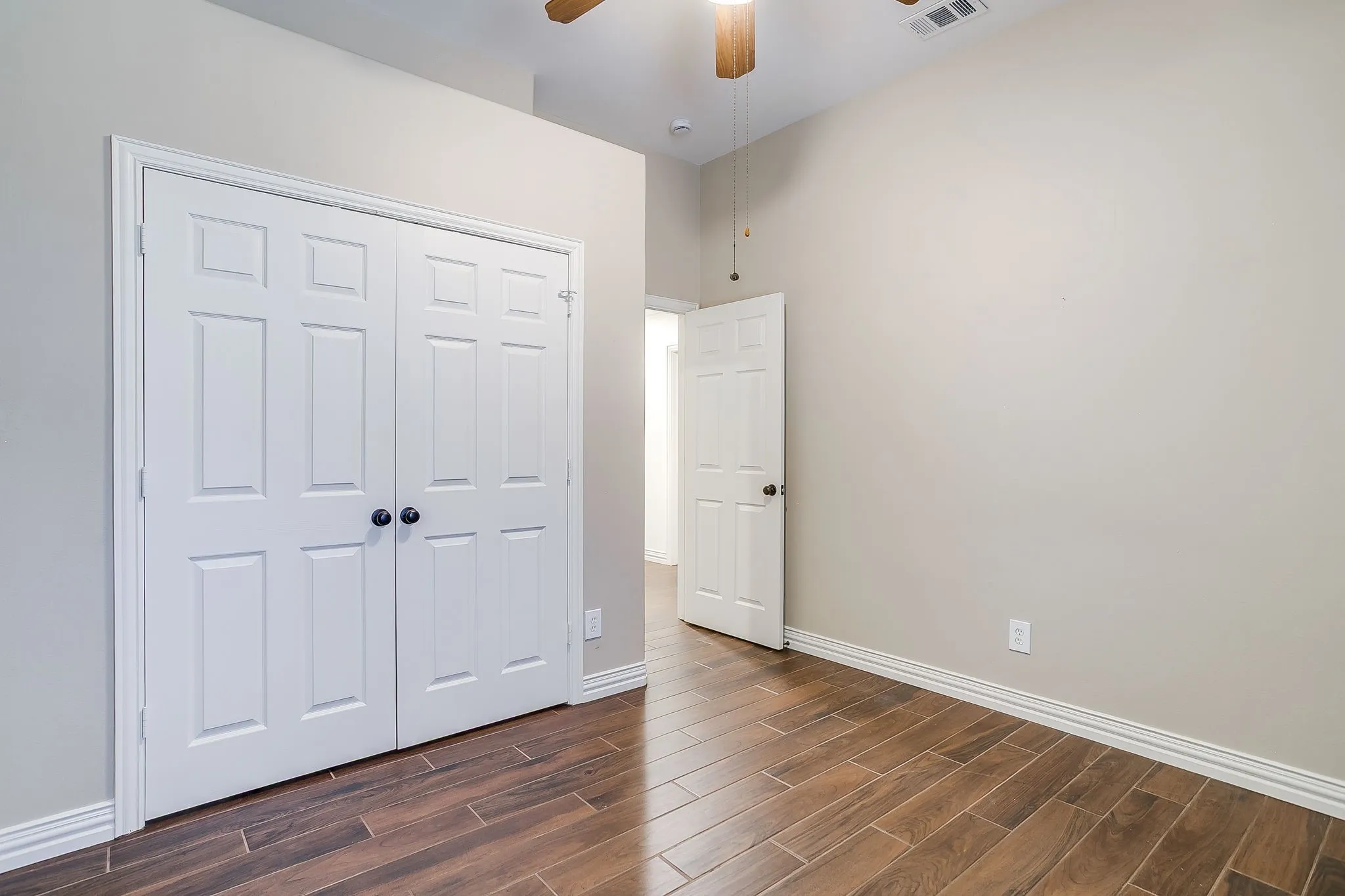 Single Family Residence For Sale in Denton County , 1409 Montevideo Court, Denton, Texas 76210, 4 Bedroom, 2 Bathroom, 2 Garage spaces, 2,379 Sqft, built in 2001, mls#21336383, Real Estate Agent in Denton, Homes For Sale in Denton county, Homes For Sale in Denton, Realtor in Denton Texas, Real Estate Brokerage Independent Realty Texas, Luminita Cordes Realtor
