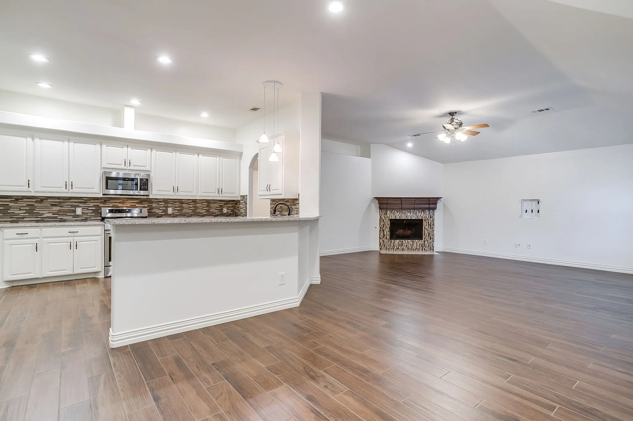 Single Family Residence For Sale in Denton County , 1409 Montevideo Court, Denton, Texas 76210, 4 Bedroom, 2 Bathroom, 2 Garage spaces, 2,379 Sqft, built in 2001, mls#21336383, Real Estate Agent in Denton, Homes For Sale in Denton county, Homes For Sale in Denton, Realtor in Denton Texas, Real Estate Brokerage Independent Realty Texas, Luminita Cordes Realtor