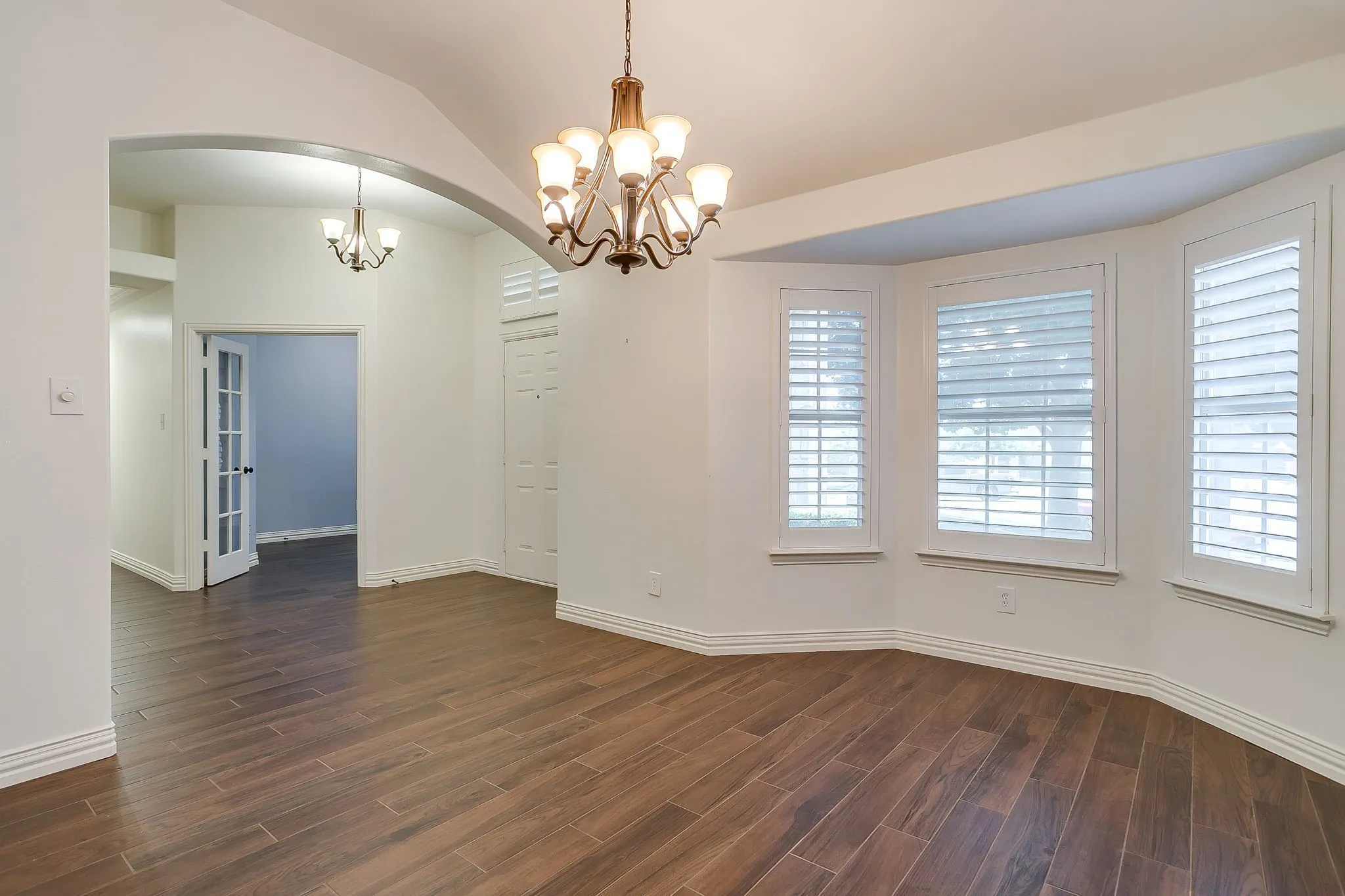 The dining room with a bay window