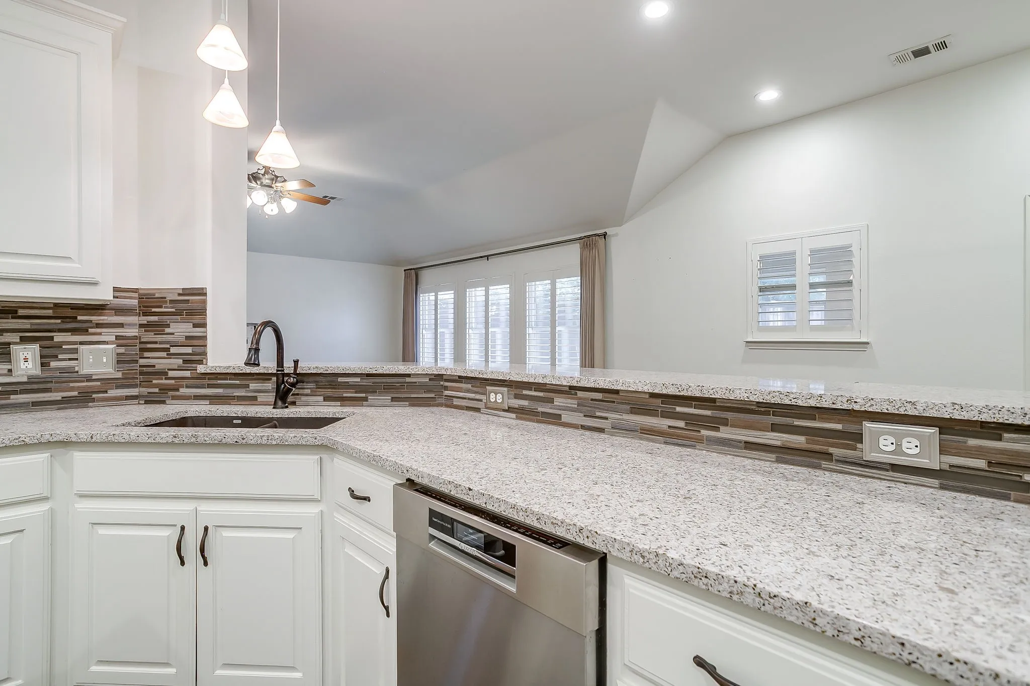 Single Family Residence For Sale in Denton County , 1409 Montevideo Court, Denton, Texas 76210, 4 Bedroom, 2 Bathroom, 2 Garage spaces, 2,379 Sqft, built in 2001, mls#21336383, Real Estate Agent in Denton, Homes For Sale in Denton county, Homes For Sale in Denton, Realtor in Denton Texas, Real Estate Brokerage Independent Realty Texas, Luminita Cordes Realtor