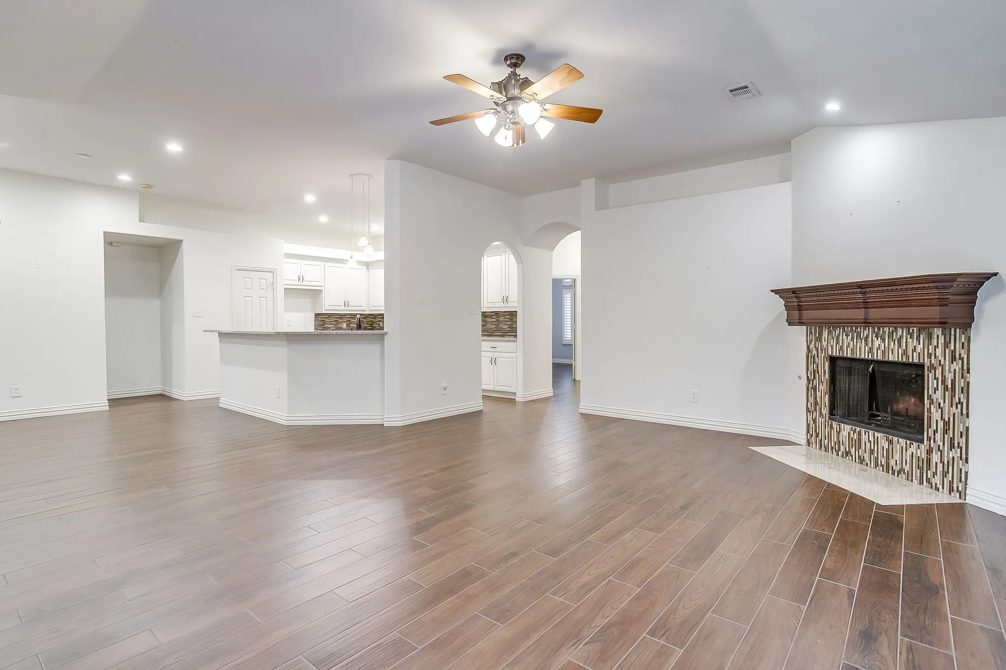 View of the open floor plan, family room, kitchen and breakfast area