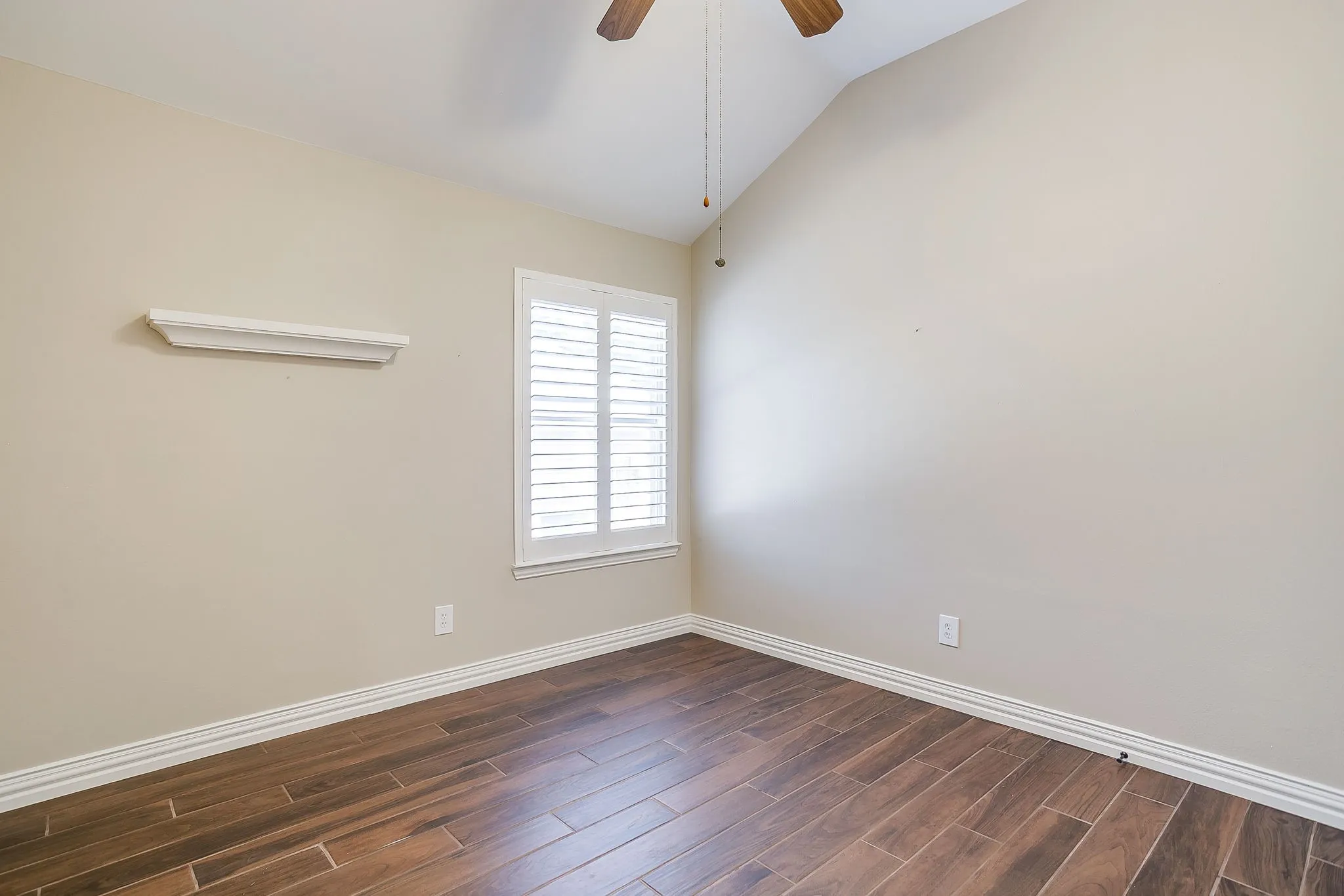 Single Family Residence For Sale in Denton County , 1409 Montevideo Court, Denton, Texas 76210, 4 Bedroom, 2 Bathroom, 2 Garage spaces, 2,379 Sqft, built in 2001, mls#21336383, Real Estate Agent in Denton, Homes For Sale in Denton county, Homes For Sale in Denton, Realtor in Denton Texas, Real Estate Brokerage Independent Realty Texas, Luminita Cordes Realtor