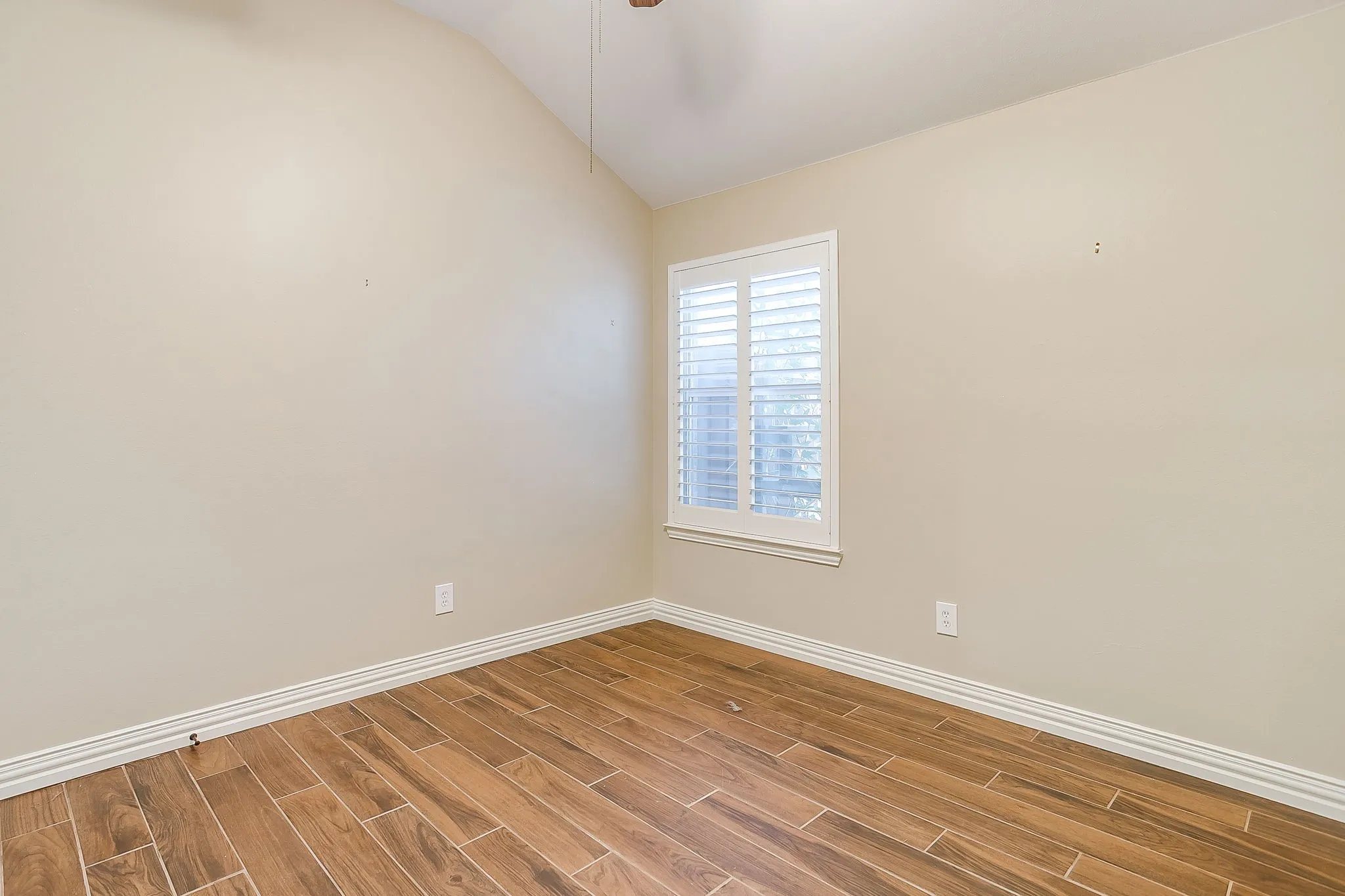 Single Family Residence For Sale in Denton County , 1409 Montevideo Court, Denton, Texas 76210, 4 Bedroom, 2 Bathroom, 2 Garage spaces, 2,379 Sqft, built in 2001, mls#21336383, Real Estate Agent in Denton, Homes For Sale in Denton county, Homes For Sale in Denton, Realtor in Denton Texas, Real Estate Brokerage Independent Realty Texas, Luminita Cordes Realtor