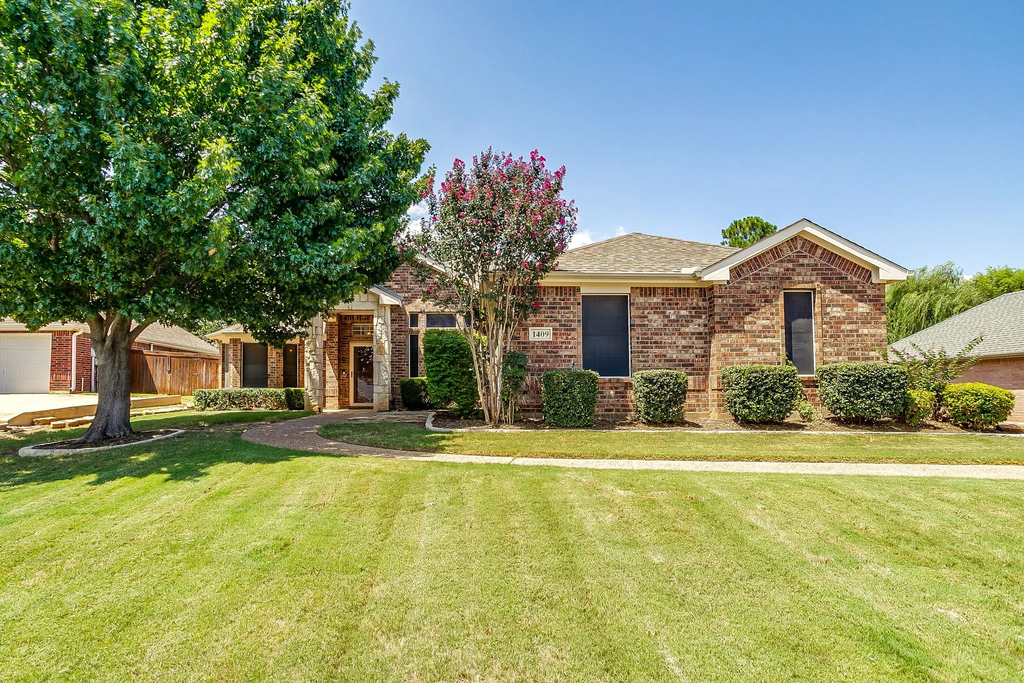 Single Family Residence For Sale in Denton County , 1409 Montevideo Court, Denton, Texas 76210, 4 Bedroom, 2 Bathroom, 2 Garage spaces, 2,379 Sqft, built in 2001, mls#21336383, Real Estate Agent in Denton, Homes For Sale in Denton county, Homes For Sale in Denton, Realtor in Denton Texas, Real Estate Brokerage Independent Realty Texas, Luminita Cordes Realtor