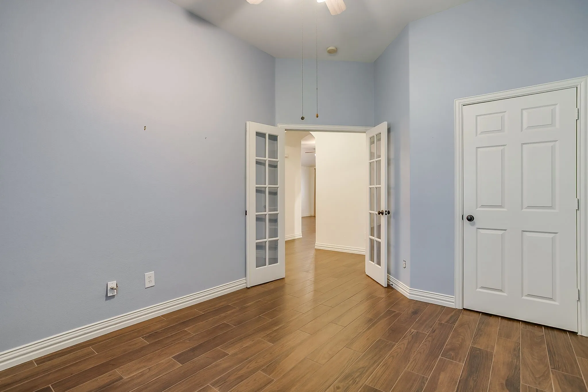 Additional view of the office