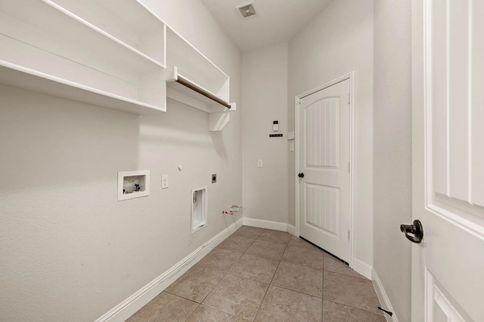 Single Family Residence For Sale in Tarrant County , 7216 E Nirvana Circle, North Richland Hills, Texas 76182, 4 Bedroom, 4 Bathroom, 3 Garage spaces, 3,002 Sqft, built in 2014, mls#21340490, Real Estate Agent in North Richland Hills, Homes For Sale in Tarrant county, Homes For Sale in North Richland Hills, Realtor in North Richland Hills Texas, Real Estate Brokerage Independent Realty Texas, Luminita Cordes Realtor