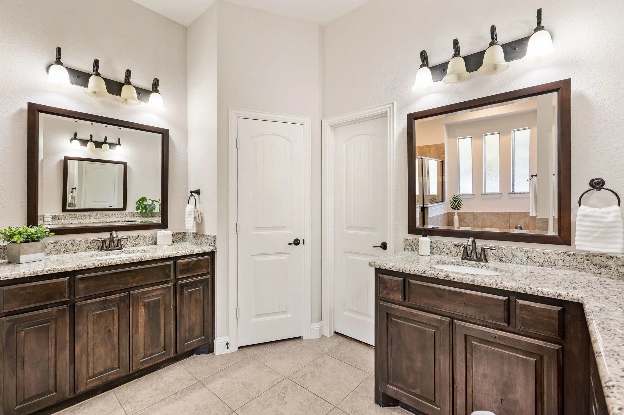 Single Family Residence For Sale in Tarrant County , 7216 E Nirvana Circle, North Richland Hills, Texas 76182, 4 Bedroom, 4 Bathroom, 3 Garage spaces, 3,002 Sqft, built in 2014, mls#21340490, Real Estate Agent in North Richland Hills, Homes For Sale in Tarrant county, Homes For Sale in North Richland Hills, Realtor in North Richland Hills Texas, Real Estate Brokerage Independent Realty Texas, Luminita Cordes Realtor
