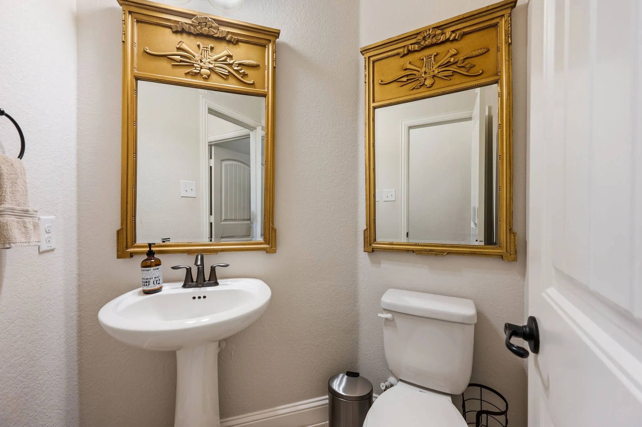 Single Family Residence For Sale in Tarrant County , 7216 E Nirvana Circle, North Richland Hills, Texas 76182, 4 Bedroom, 4 Bathroom, 3 Garage spaces, 3,002 Sqft, built in 2014, mls#21340490, Real Estate Agent in North Richland Hills, Homes For Sale in Tarrant county, Homes For Sale in North Richland Hills, Realtor in North Richland Hills Texas, Real Estate Brokerage Independent Realty Texas, Luminita Cordes Realtor
