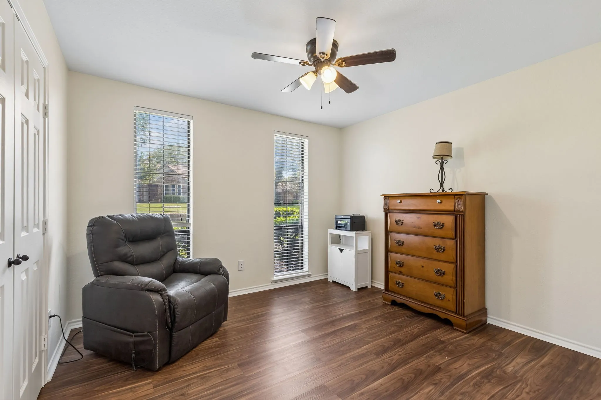Single Family Residence For Sale in Dallas County , 2133 Hunters Ridge, Carrollton, Texas 75006, 3 Bedroom, 3 Bathroom, 2 Garage spaces, 2,240 Sqft, built in 1981, mls#21335223, Real Estate Agent in Carrollton, Homes For Sale in Dallas county, Homes For Sale in Carrollton, Realtor in Carrollton Texas, Real Estate Brokerage Independent Realty Texas, Luminita Cordes Realtor