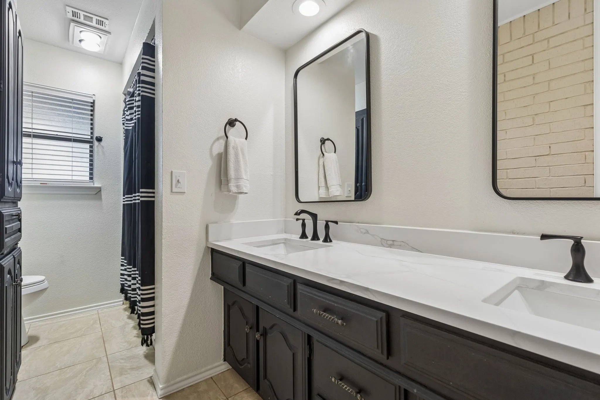 Single Family Residence For Sale in Dallas County , 2133 Hunters Ridge, Carrollton, Texas 75006, 3 Bedroom, 3 Bathroom, 2 Garage spaces, 2,240 Sqft, built in 1981, mls#21335223, Real Estate Agent in Carrollton, Homes For Sale in Dallas county, Homes For Sale in Carrollton, Realtor in Carrollton Texas, Real Estate Brokerage Independent Realty Texas, Luminita Cordes Realtor