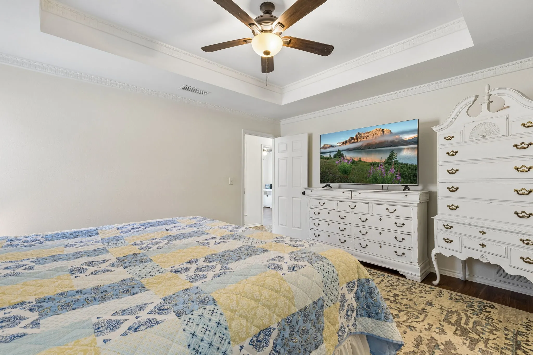 Single Family Residence For Sale in Dallas County , 2133 Hunters Ridge, Carrollton, Texas 75006, 3 Bedroom, 3 Bathroom, 2 Garage spaces, 2,240 Sqft, built in 1981, mls#21335223, Real Estate Agent in Carrollton, Homes For Sale in Dallas county, Homes For Sale in Carrollton, Realtor in Carrollton Texas, Real Estate Brokerage Independent Realty Texas, Luminita Cordes Realtor