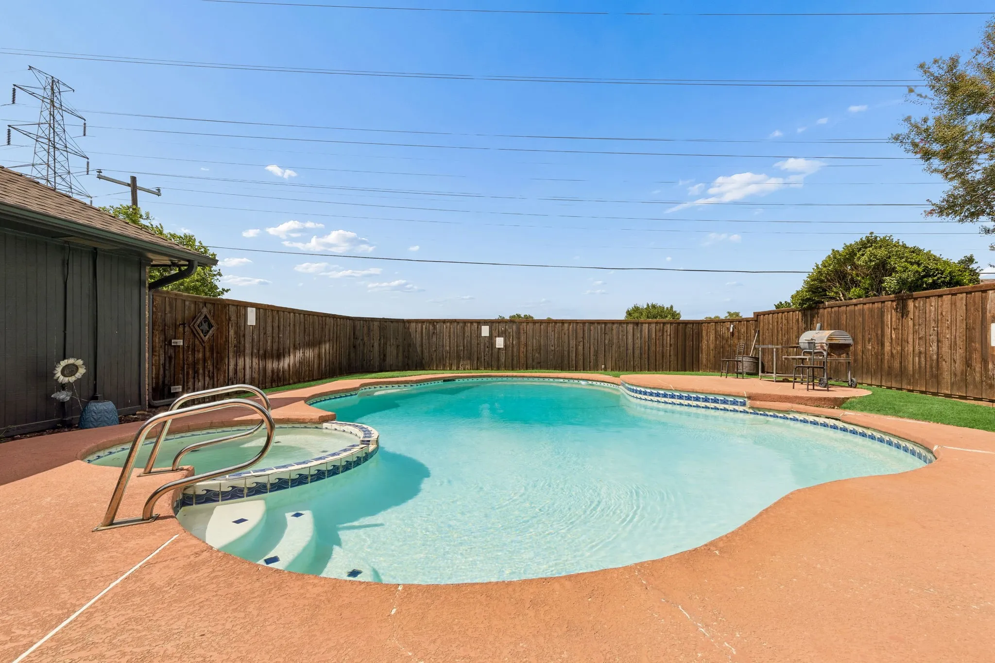 Single Family Residence For Sale in Dallas County , 2133 Hunters Ridge, Carrollton, Texas 75006, 3 Bedroom, 3 Bathroom, 2 Garage spaces, 2,240 Sqft, built in 1981, mls#21335223, Real Estate Agent in Carrollton, Homes For Sale in Dallas county, Homes For Sale in Carrollton, Realtor in Carrollton Texas, Real Estate Brokerage Independent Realty Texas, Luminita Cordes Realtor