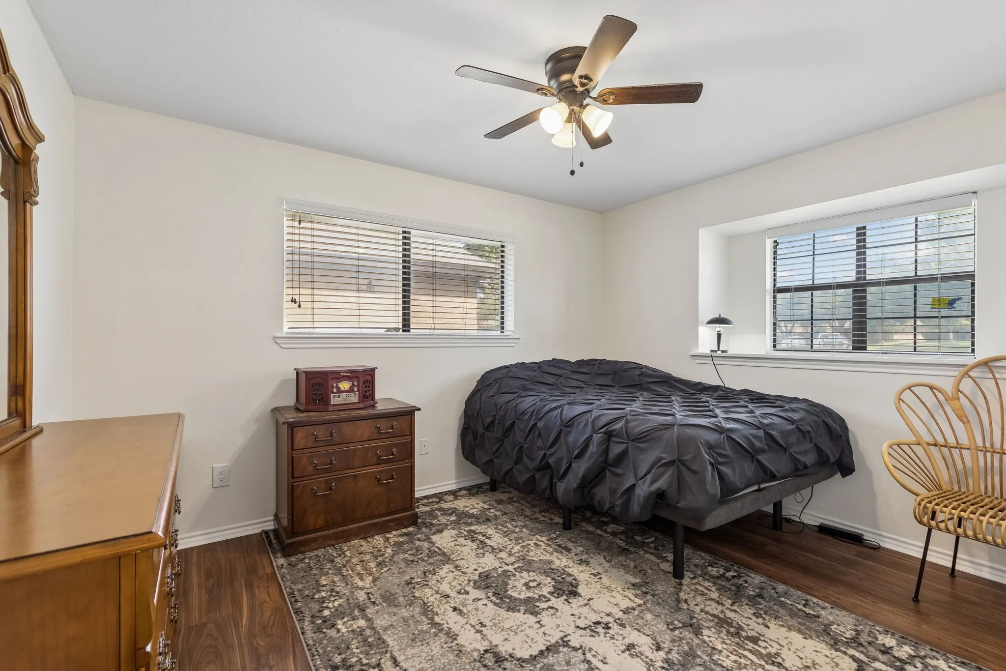 Single Family Residence For Sale in Dallas County , 2133 Hunters Ridge, Carrollton, Texas 75006, 3 Bedroom, 3 Bathroom, 2 Garage spaces, 2,240 Sqft, built in 1981, mls#21335223, Real Estate Agent in Carrollton, Homes For Sale in Dallas county, Homes For Sale in Carrollton, Realtor in Carrollton Texas, Real Estate Brokerage Independent Realty Texas, Luminita Cordes Realtor