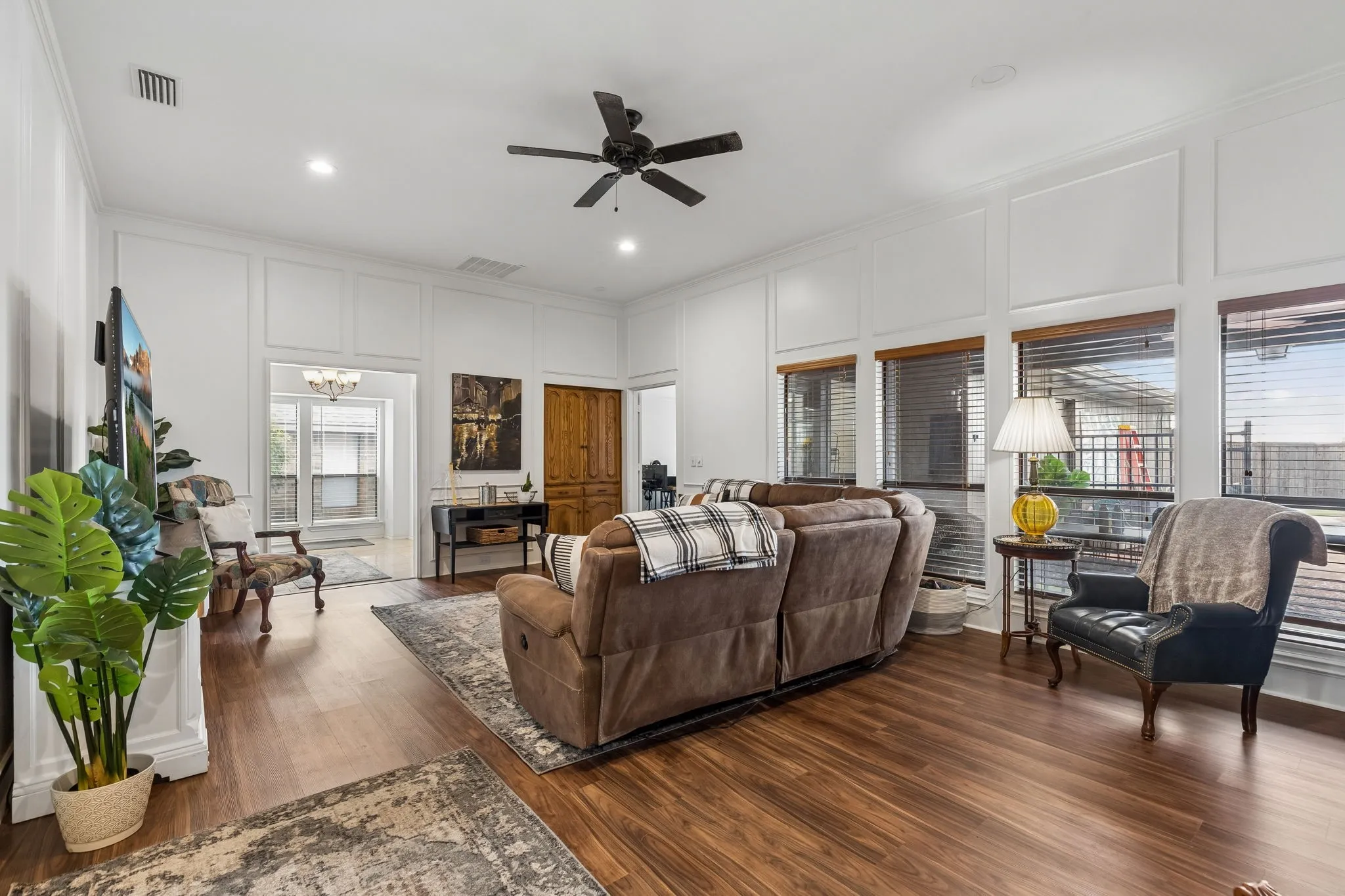 Single Family Residence For Sale in Dallas County , 2133 Hunters Ridge, Carrollton, Texas 75006, 3 Bedroom, 3 Bathroom, 2 Garage spaces, 2,240 Sqft, built in 1981, mls#21335223, Real Estate Agent in Carrollton, Homes For Sale in Dallas county, Homes For Sale in Carrollton, Realtor in Carrollton Texas, Real Estate Brokerage Independent Realty Texas, Luminita Cordes Realtor